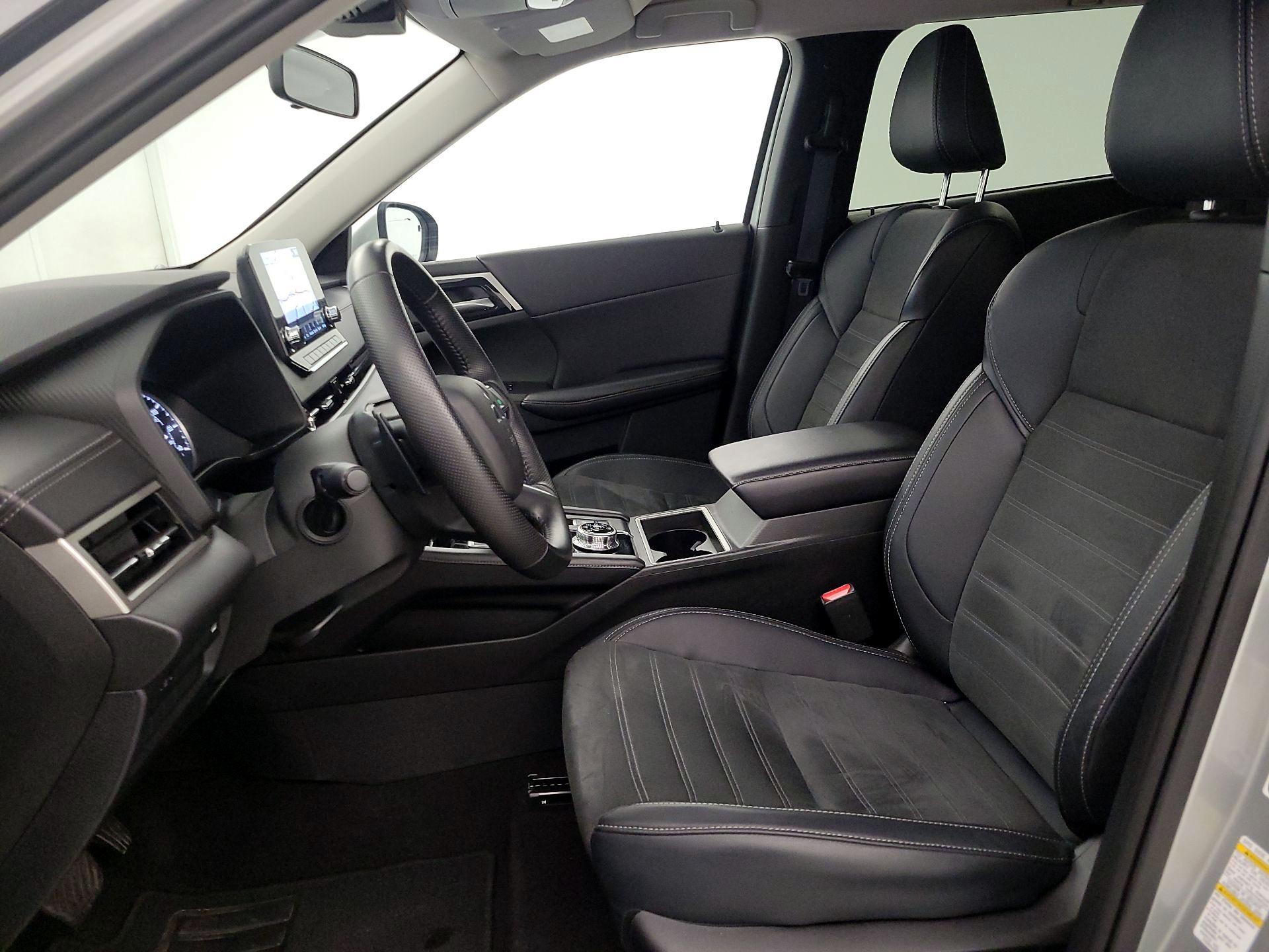 Thumbnail: 2024 Mitsubishi Outlander - 11