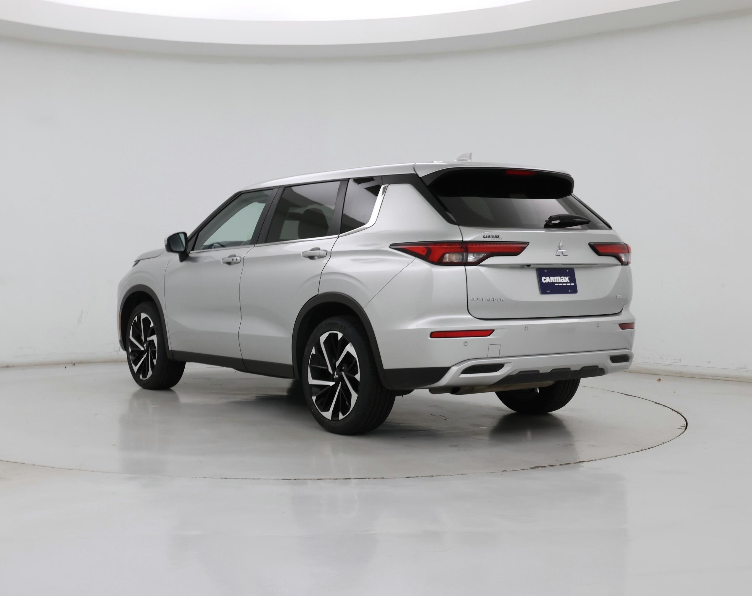 Thumbnail: 2024 Mitsubishi Outlander - 2