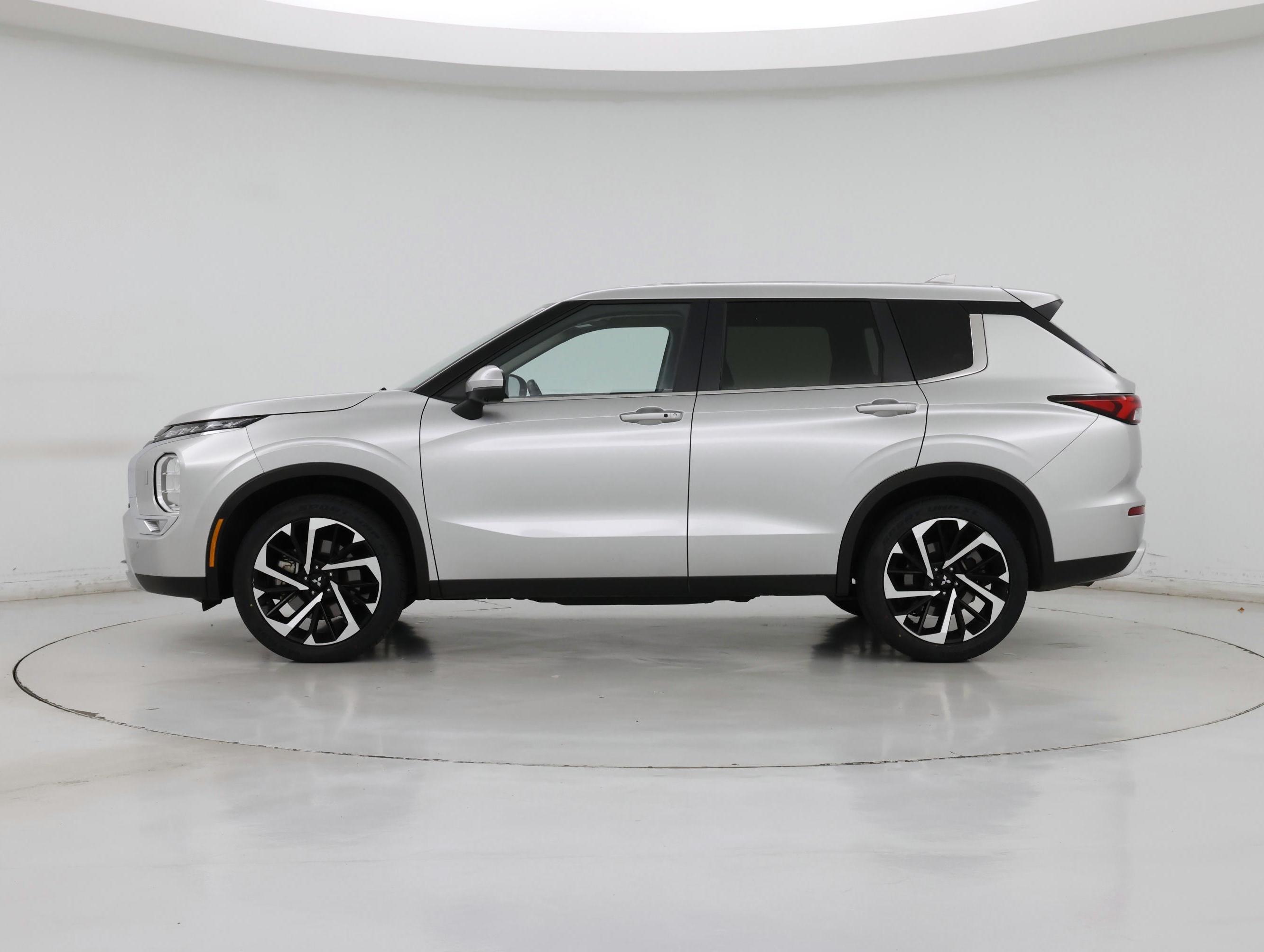 Thumbnail: 2024 Mitsubishi Outlander - 3