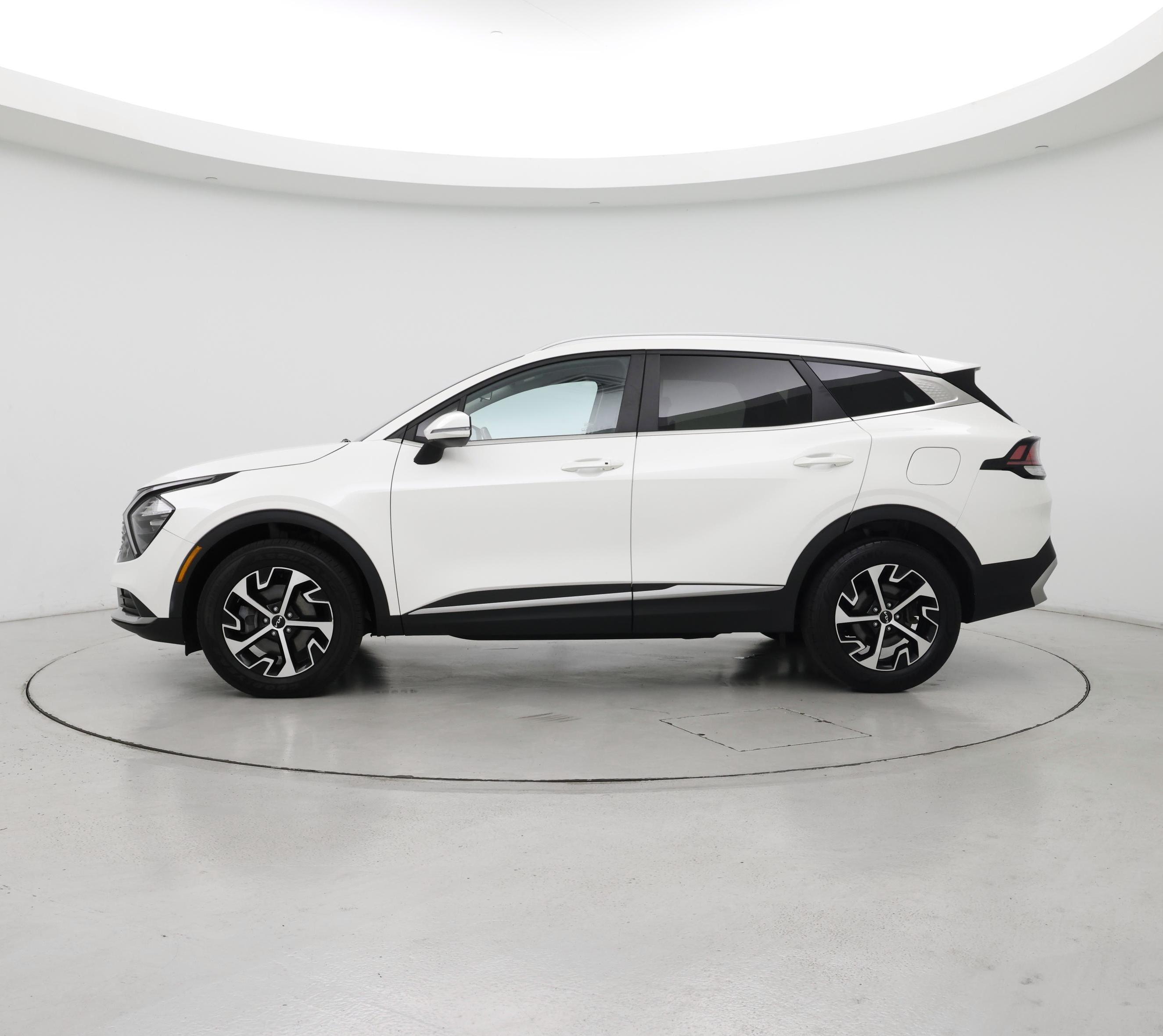 Thumbnail: 2023 Kia Sportage - 3