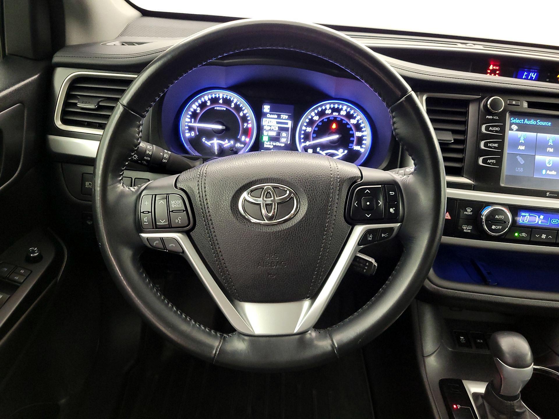 Thumbnail: 2017 Toyota Highlander - 10