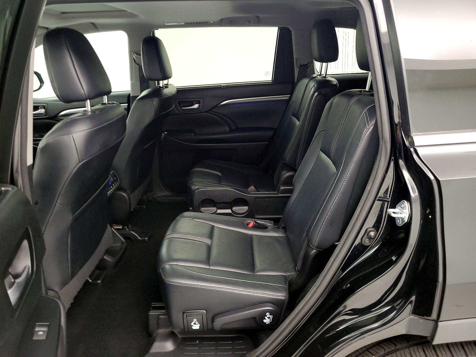 Thumbnail: 2017 Toyota Highlander - 20