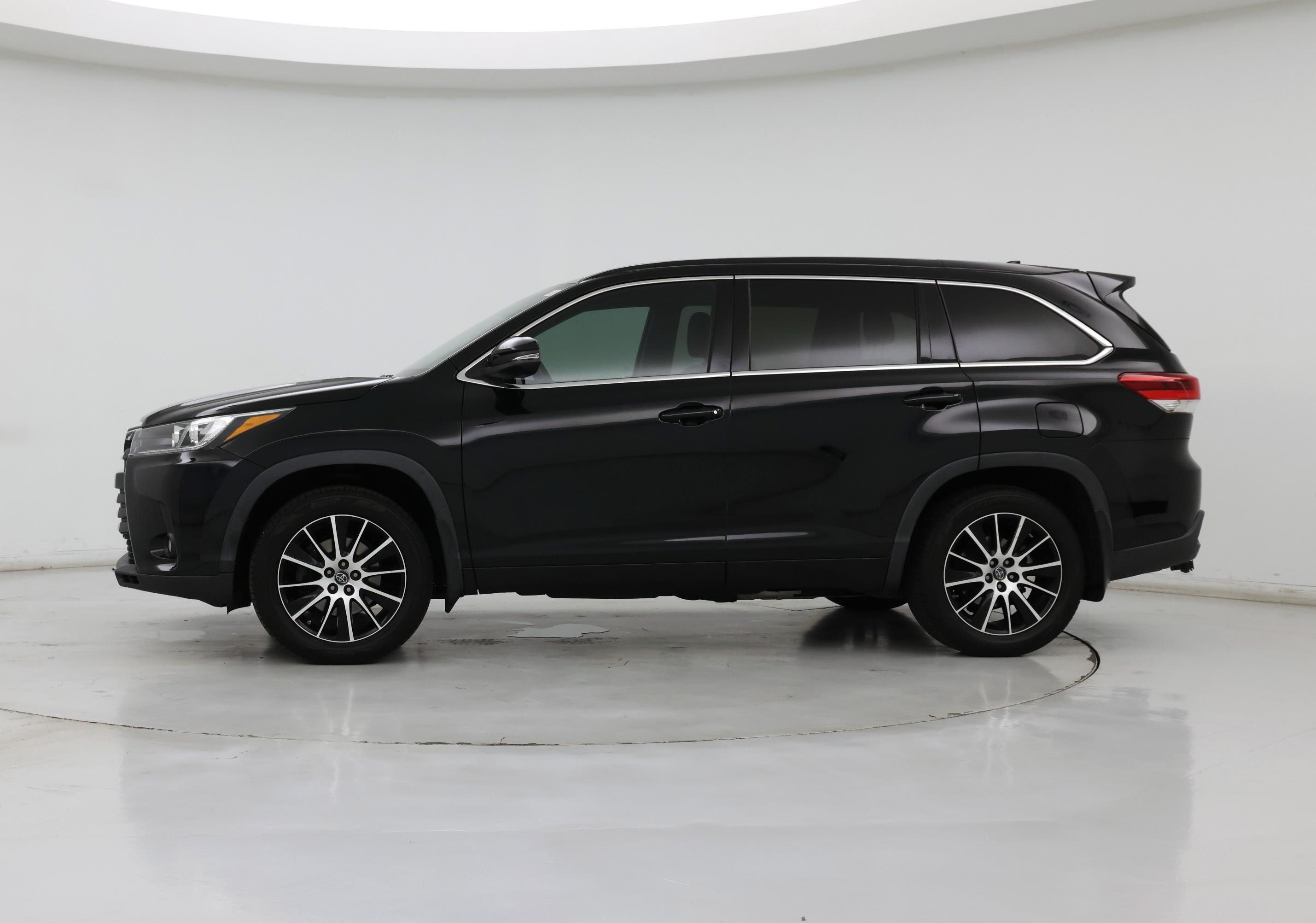 Thumbnail: 2017 Toyota Highlander - 3