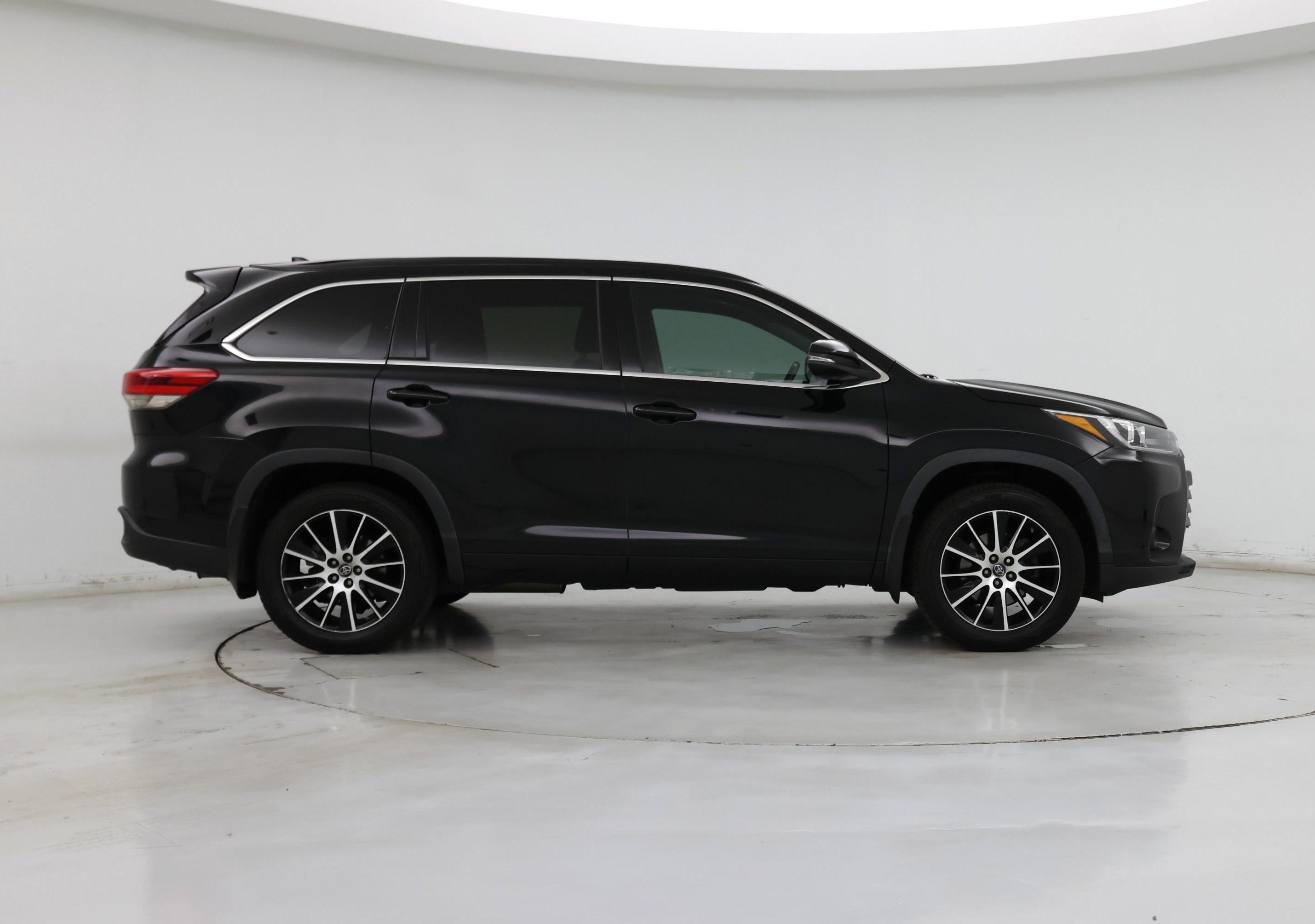 Thumbnail: 2017 Toyota Highlander - 7