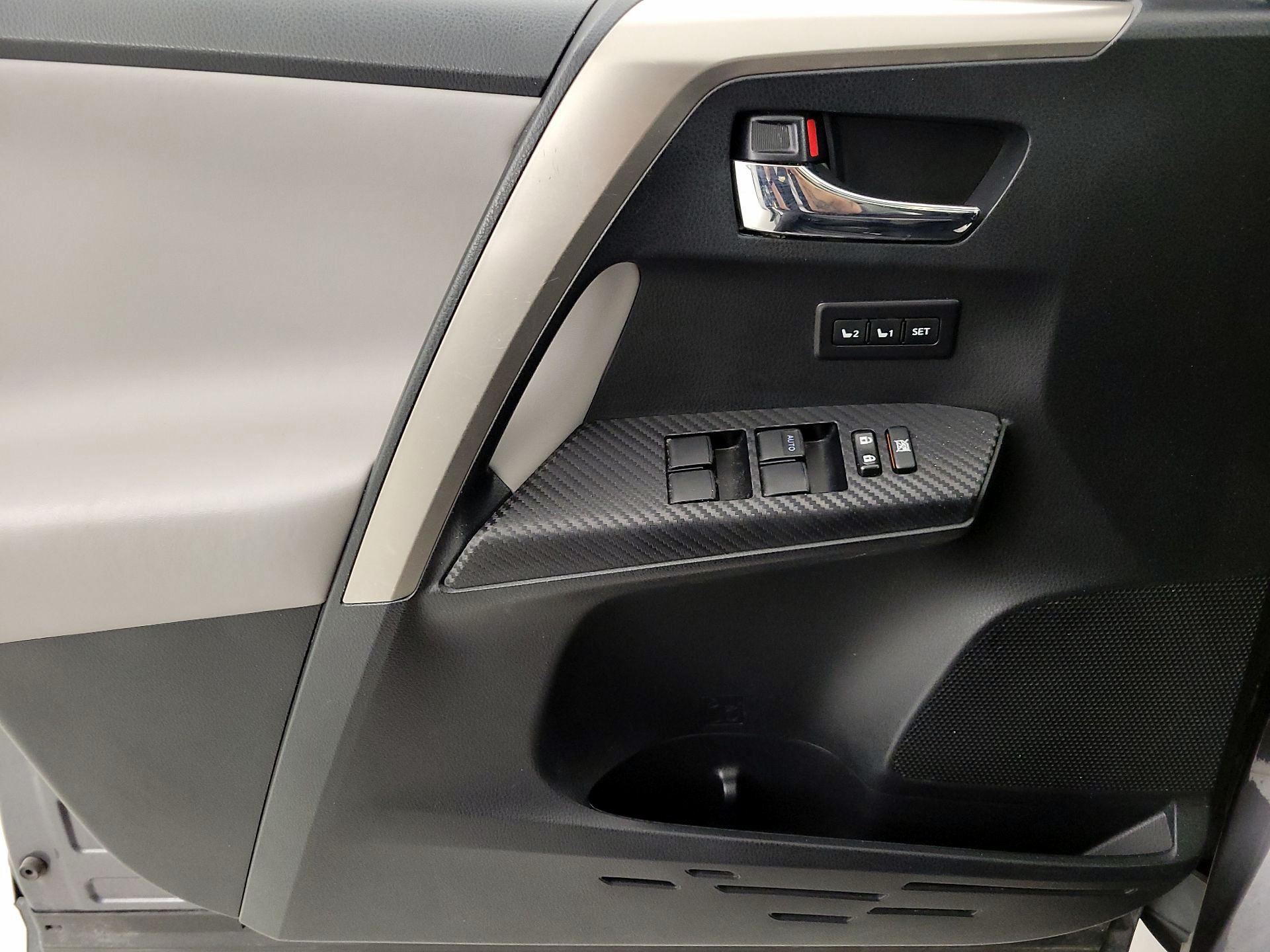 Thumbnail: 2015 Toyota RAV4 - 12