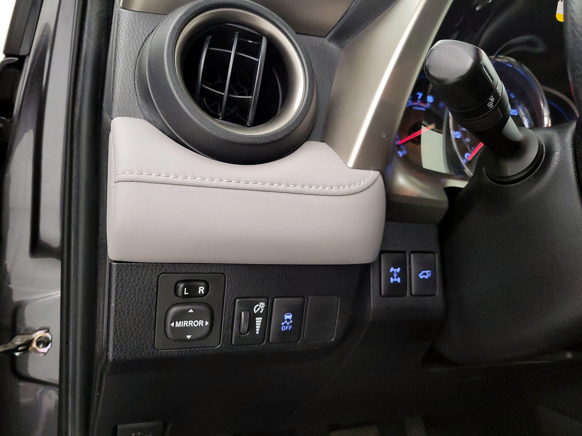 Thumbnail: 2015 Toyota RAV4 - 13