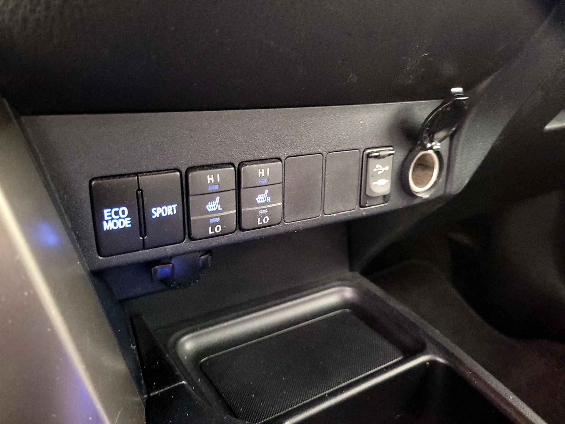 Thumbnail: 2015 Toyota RAV4 - 19