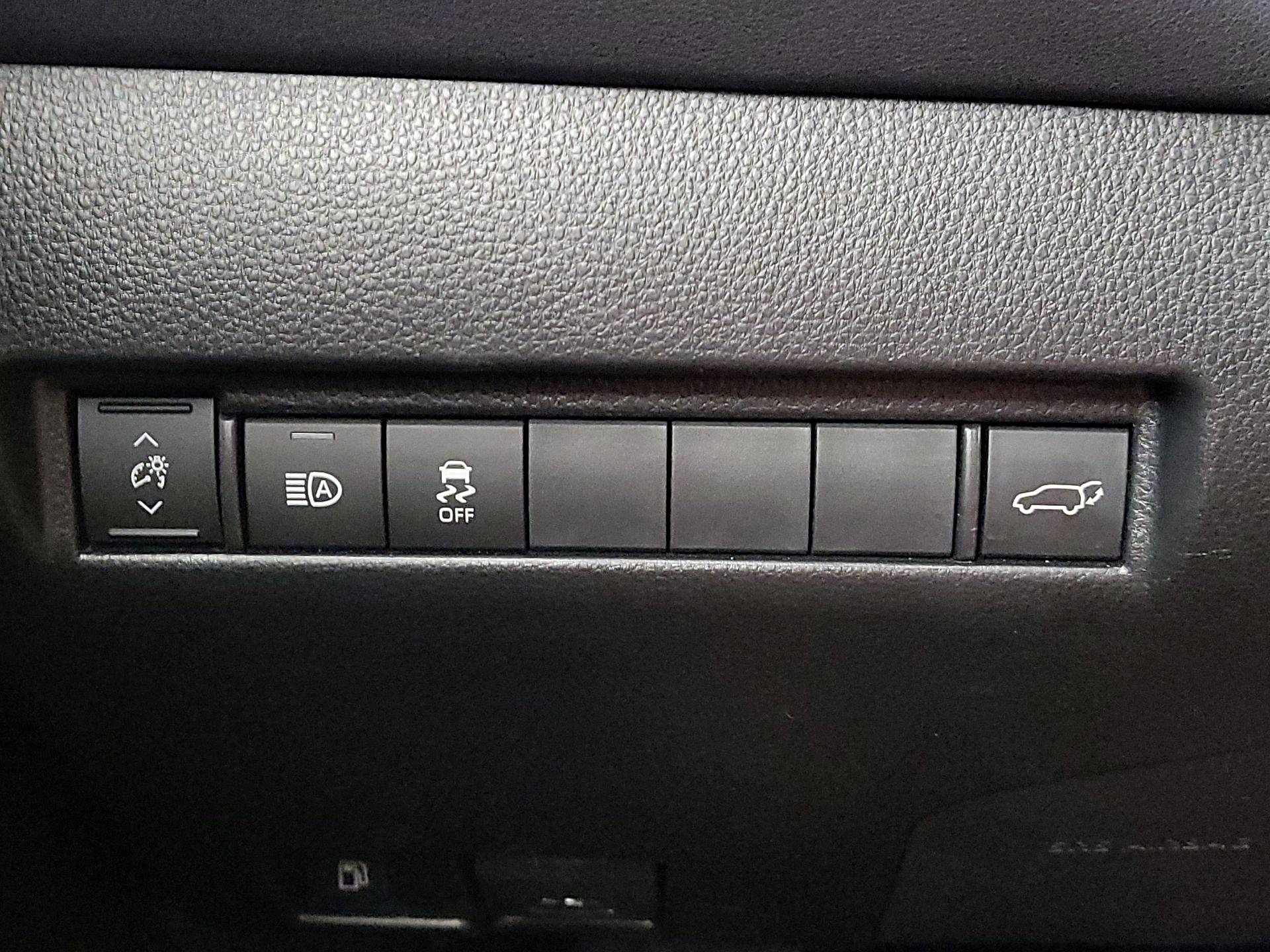 Thumbnail: 2022 Toyota Venza - 13