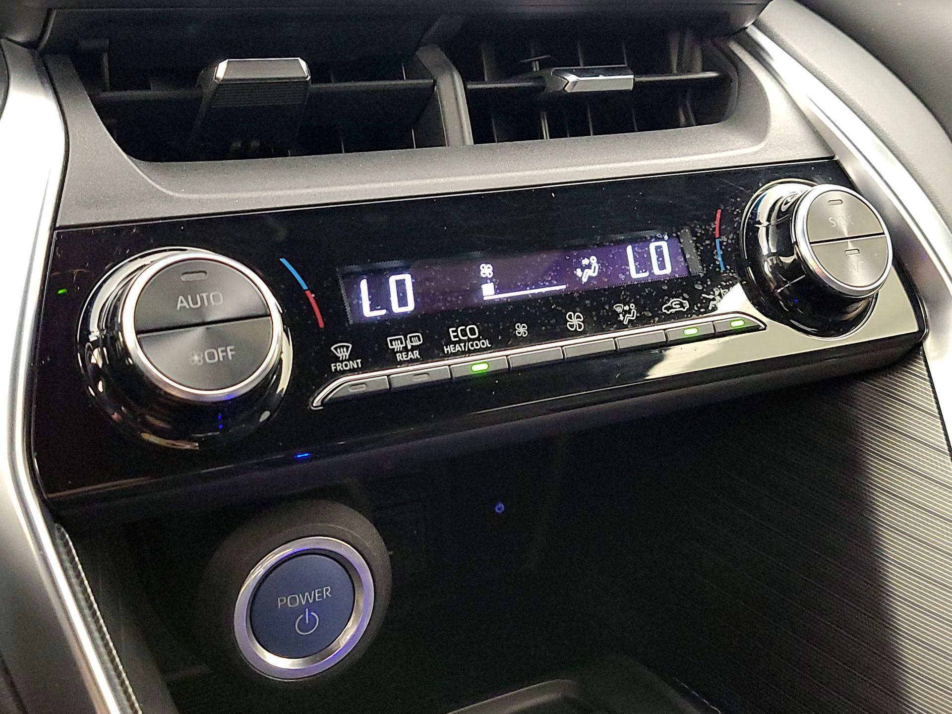 Thumbnail: 2022 Toyota Venza - 16