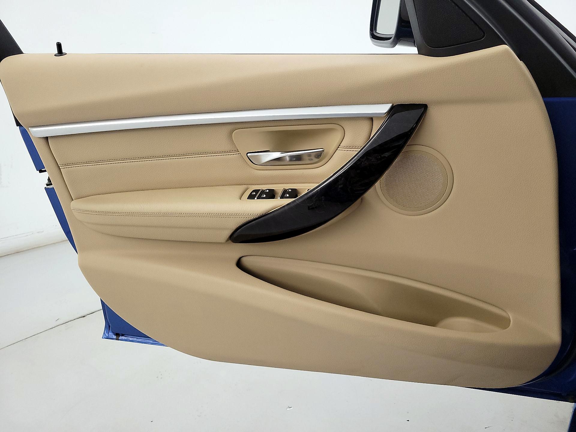 Thumbnail: 2016 BMW 3 Series - 12