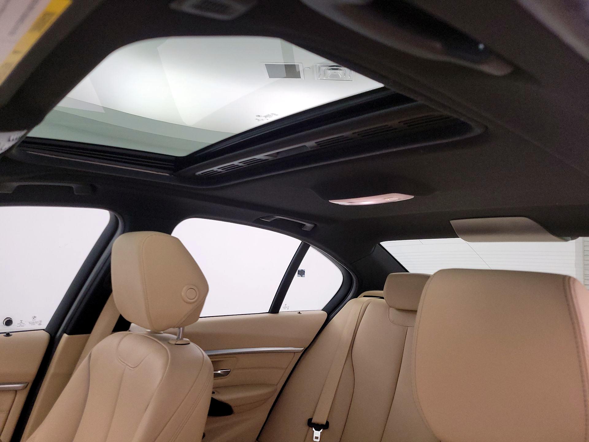Thumbnail: 2016 BMW 3 Series - 20