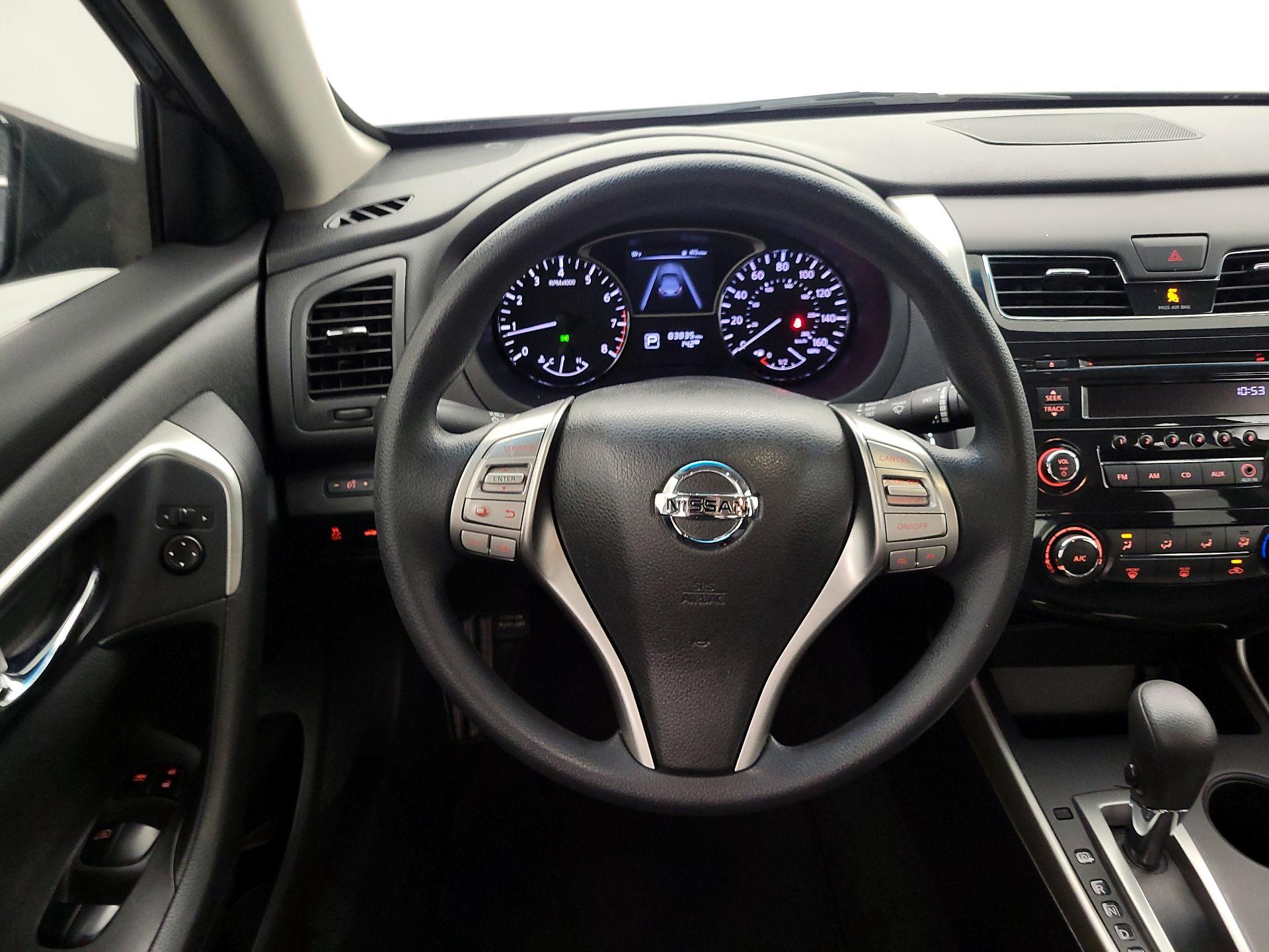 Thumbnail: 2015 Nissan Altima - 10