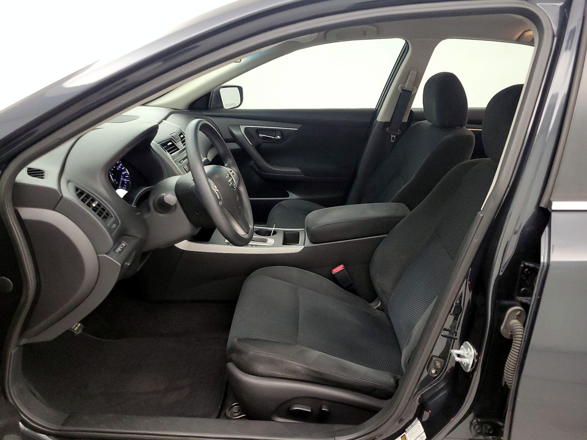 Thumbnail: 2015 Nissan Altima - 11