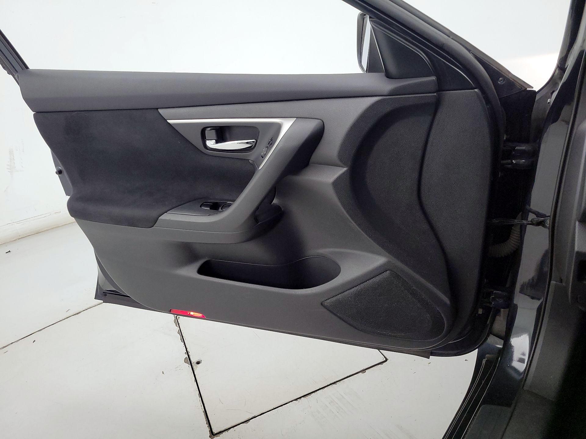 Thumbnail: 2015 Nissan Altima - 12