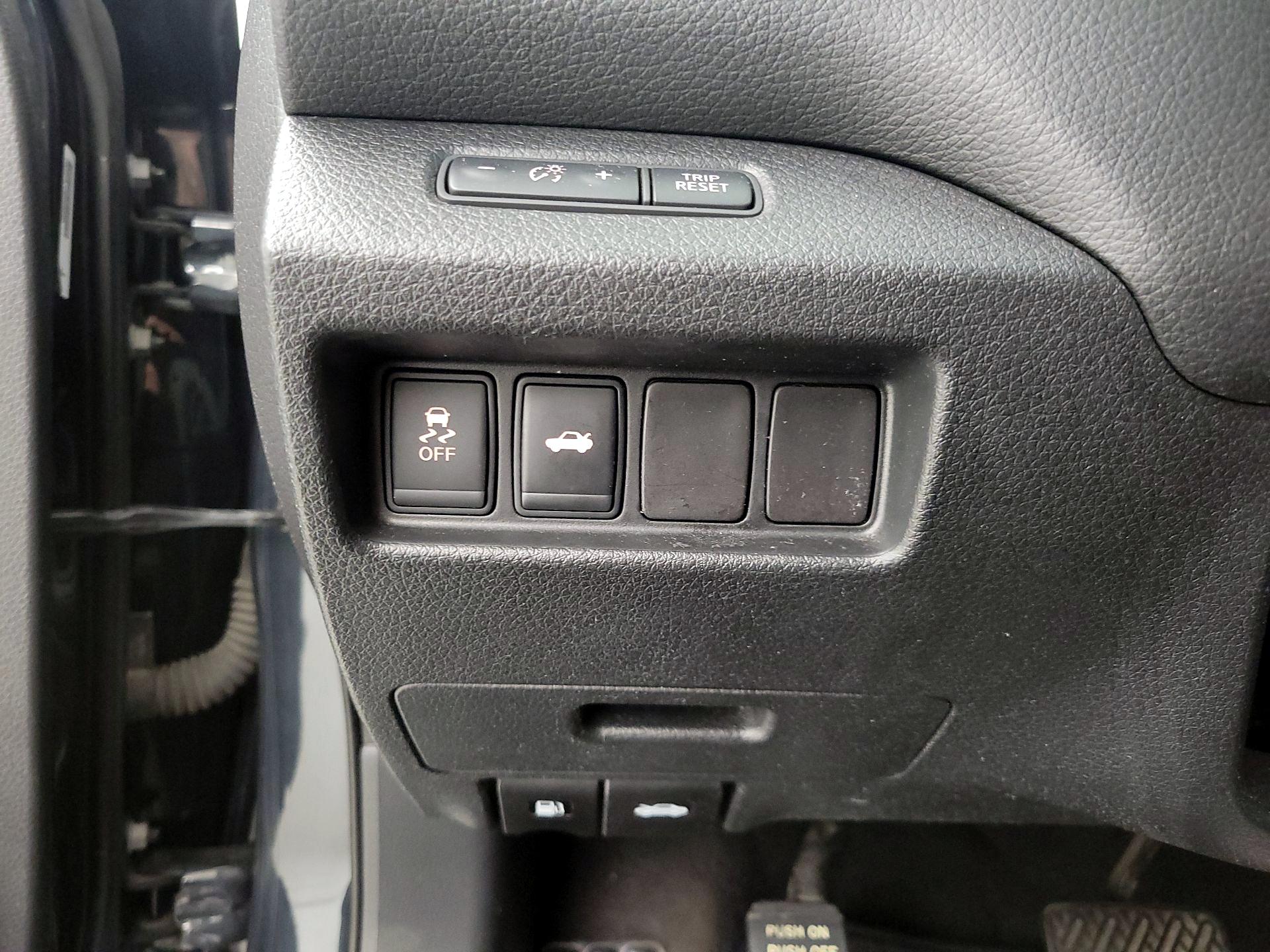 Thumbnail: 2015 Nissan Altima - 13