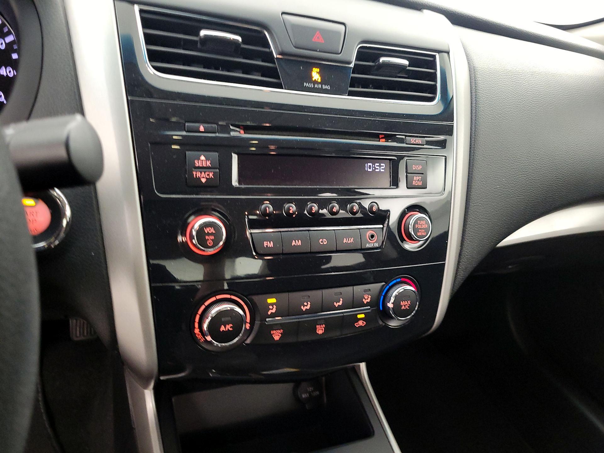Thumbnail: 2015 Nissan Altima - 14