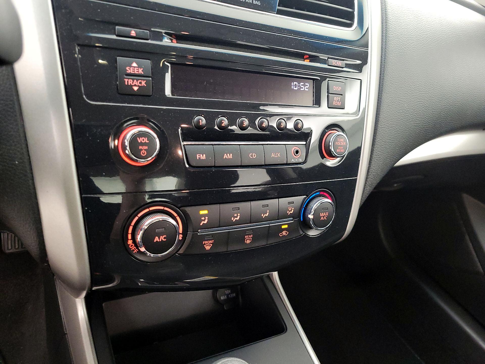 Thumbnail: 2015 Nissan Altima - 15