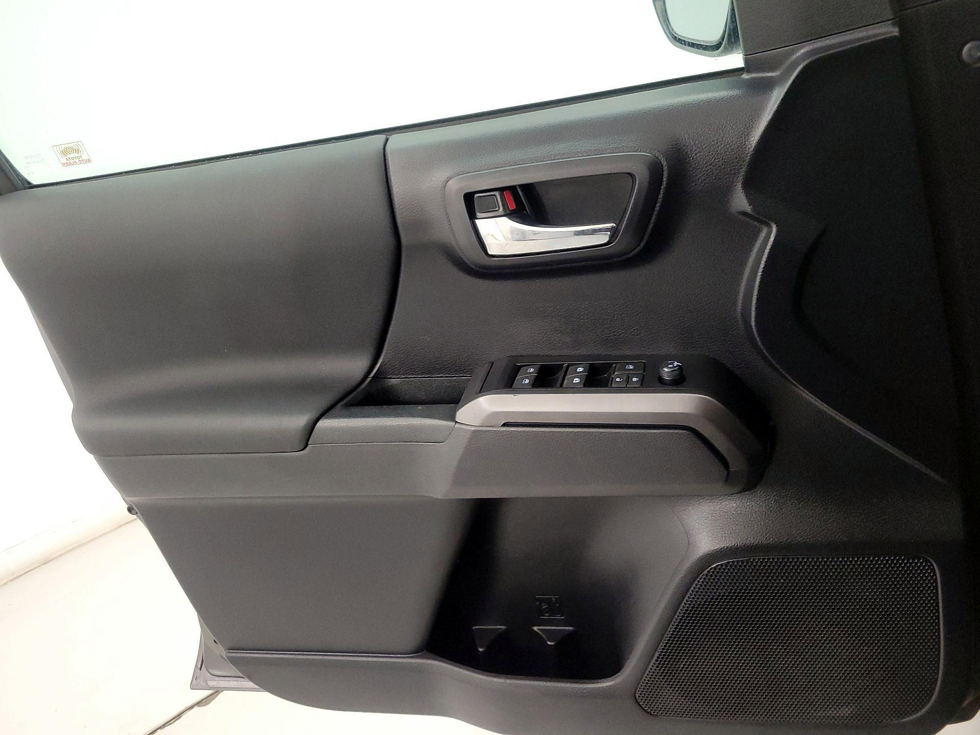 Thumbnail: 2020 Toyota Tacoma - 12