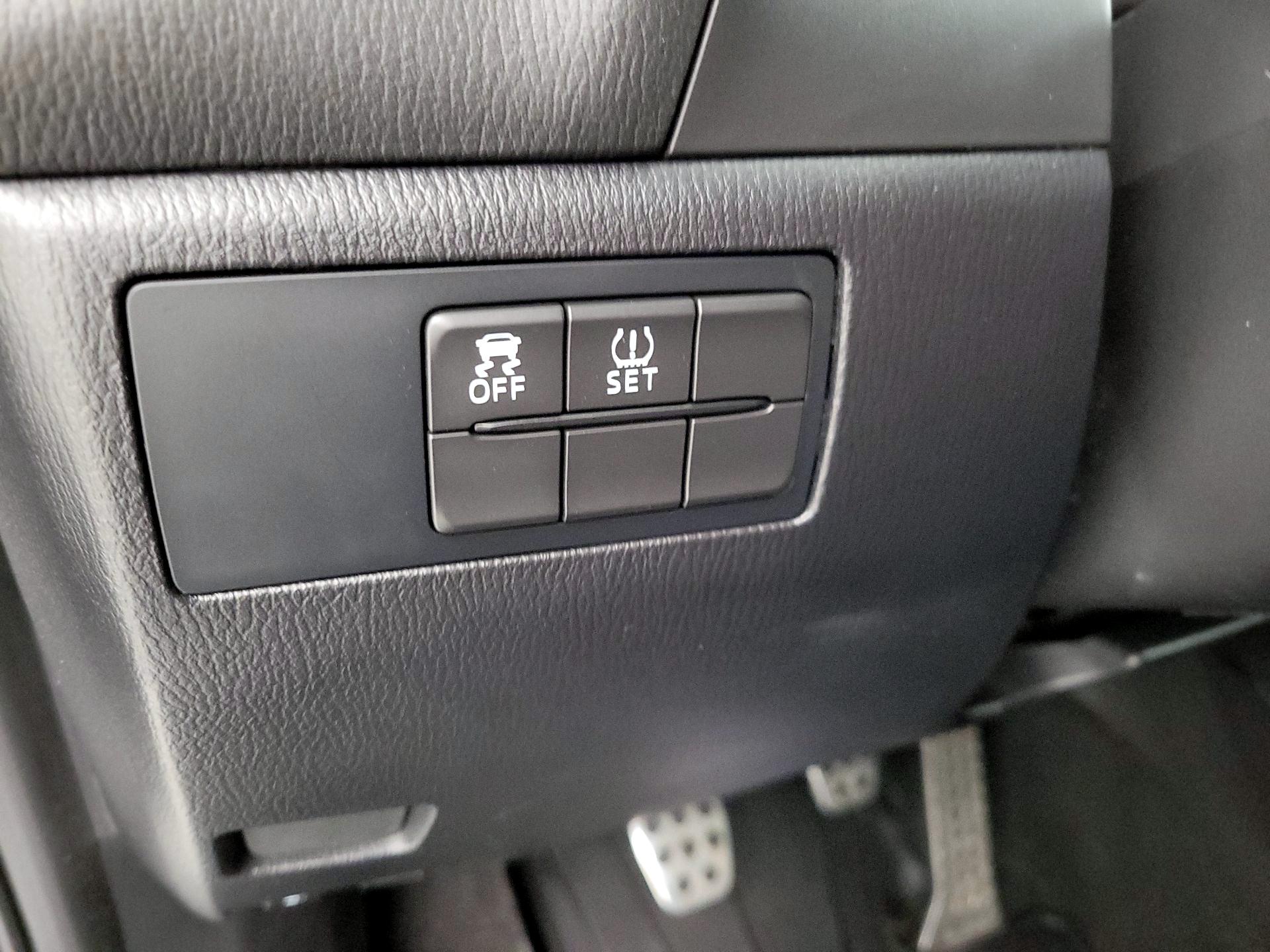 Thumbnail: 2015 Mazda Mazda3 - 13