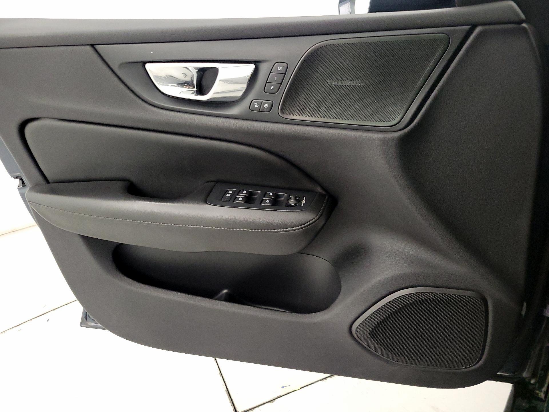Thumbnail: 2019 Volvo S60 - 12