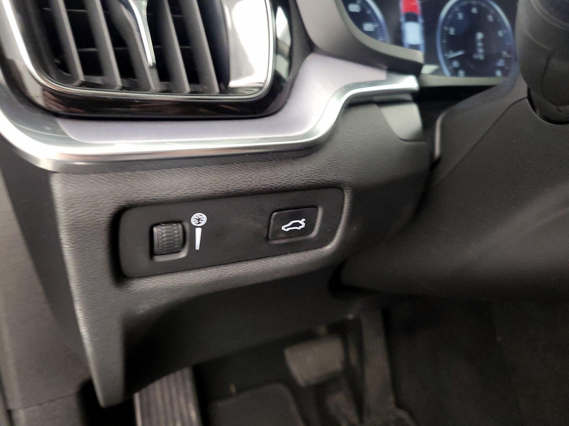 Thumbnail: 2019 Volvo S60 - 13