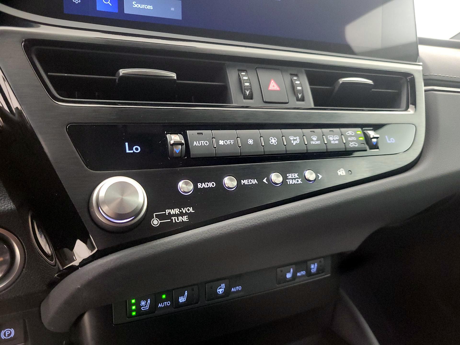 Thumbnail: 2025 Lexus ES - 17