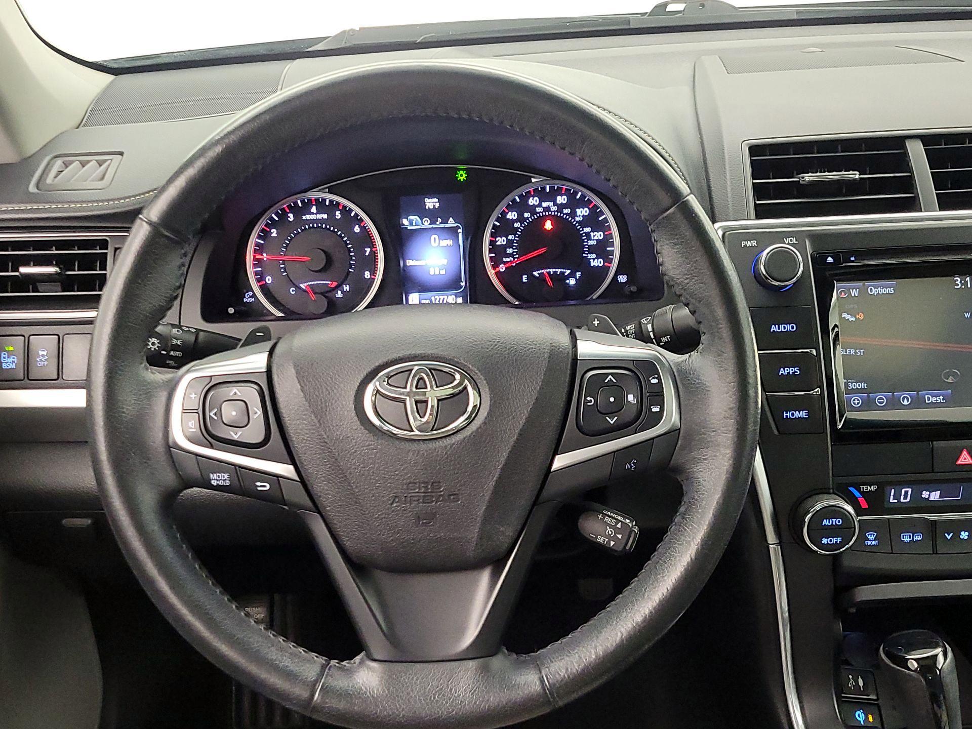 Thumbnail: 2015 Toyota Camry - 10