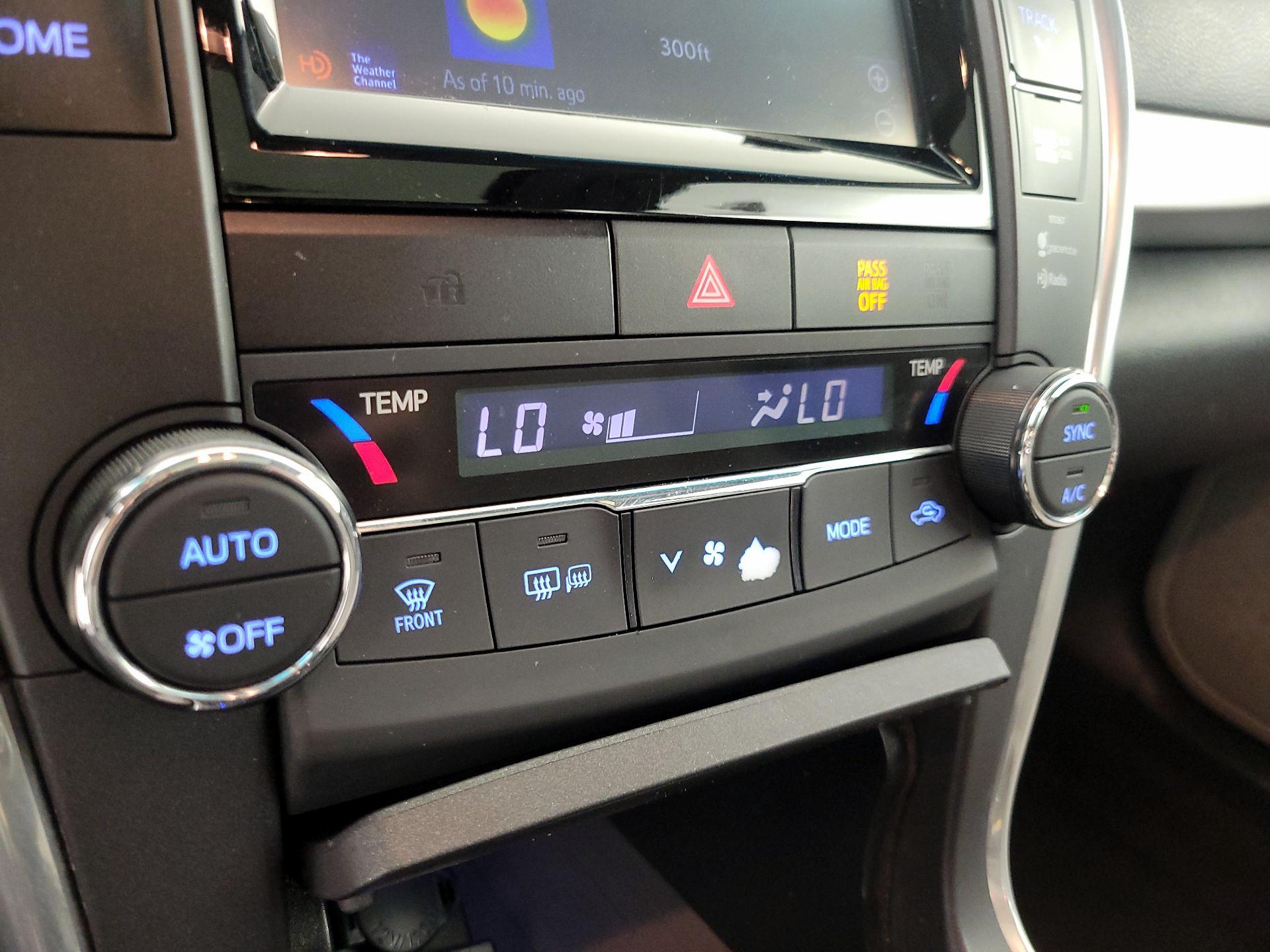 Thumbnail: 2015 Toyota Camry - 16