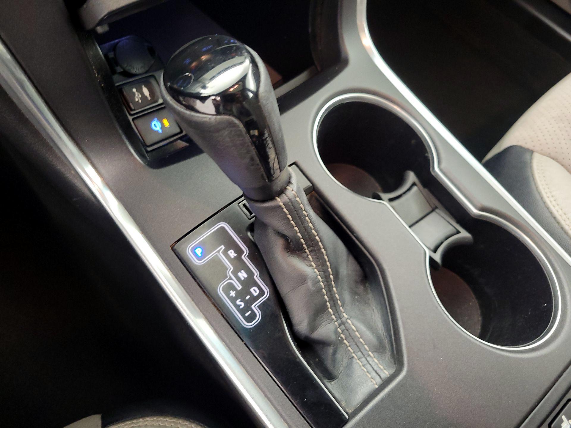 Thumbnail: 2015 Toyota Camry - 17
