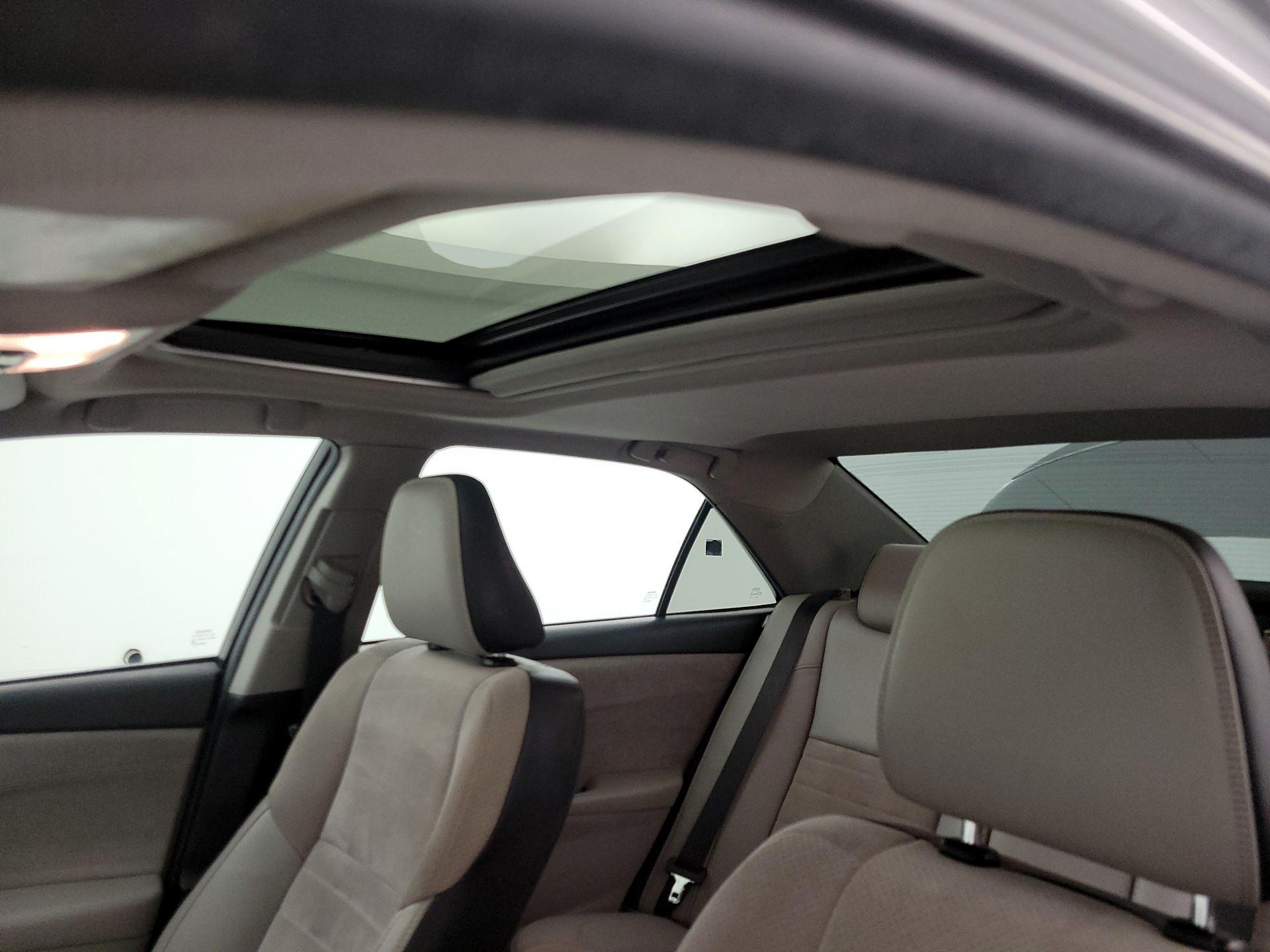 Thumbnail: 2015 Toyota Camry - 19