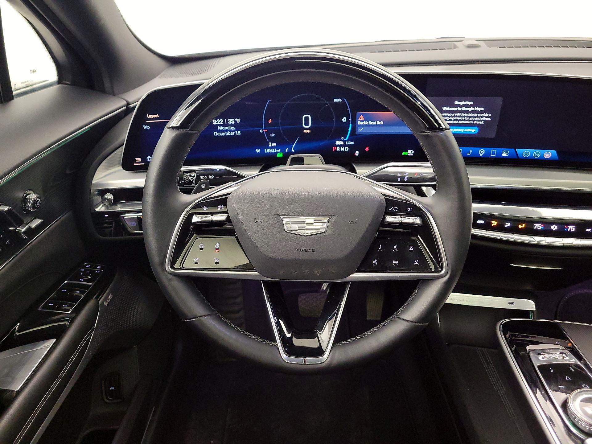 Thumbnail: 2024 Cadillac Lyriq - 10