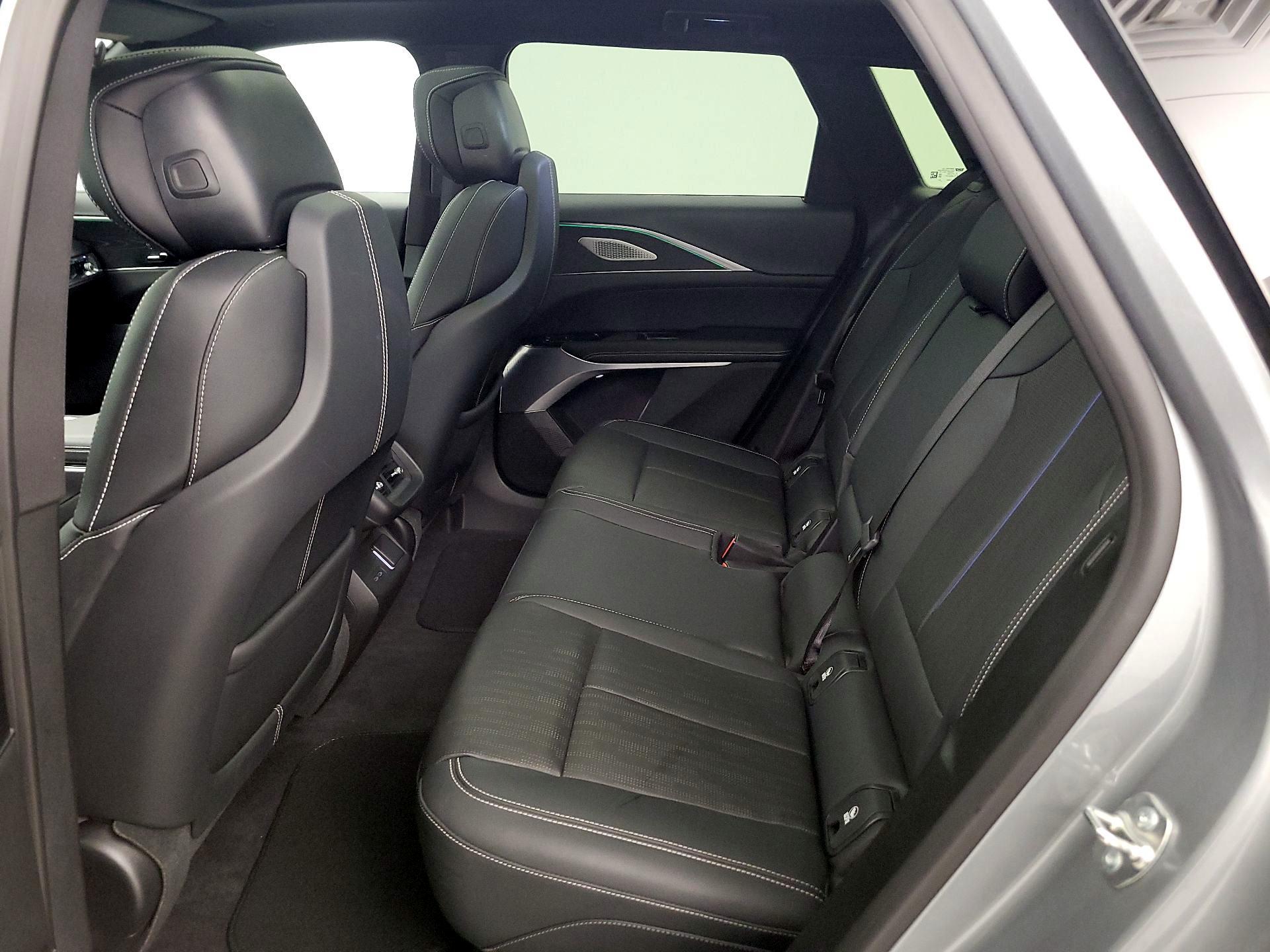 Thumbnail: 2024 Cadillac Lyriq - 20