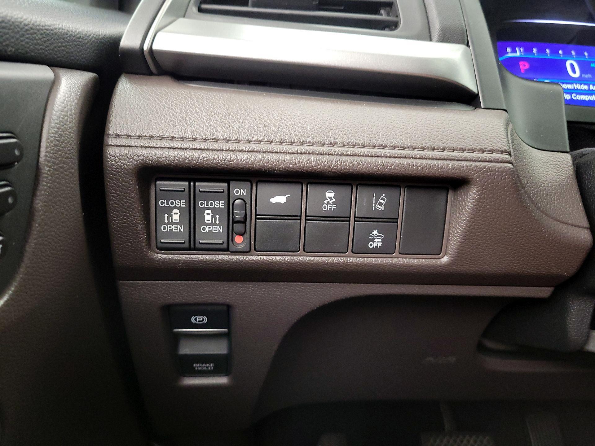 Thumbnail: 2019 Honda Odyssey - 13