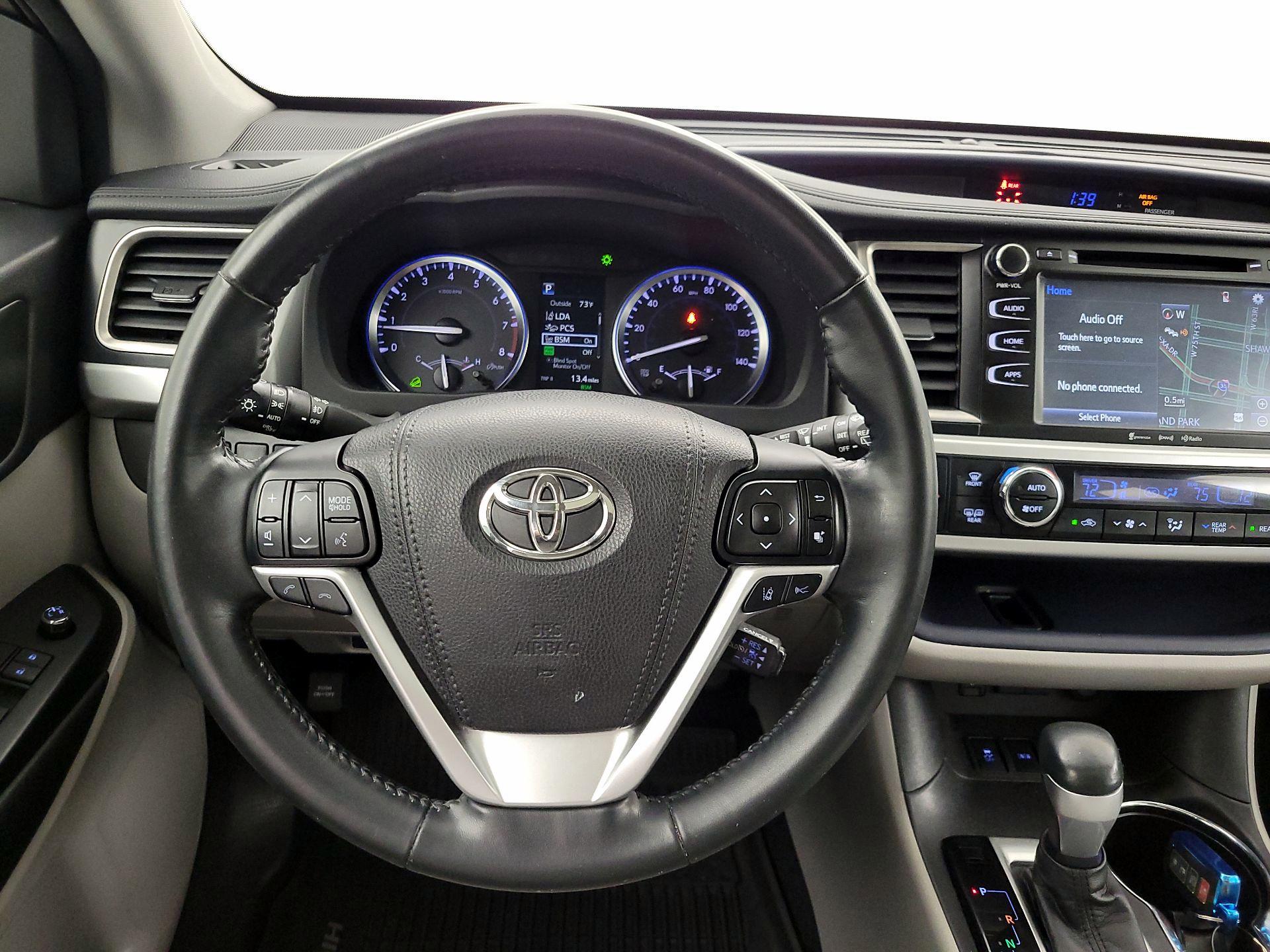 Thumbnail: 2017 Toyota Highlander - 10
