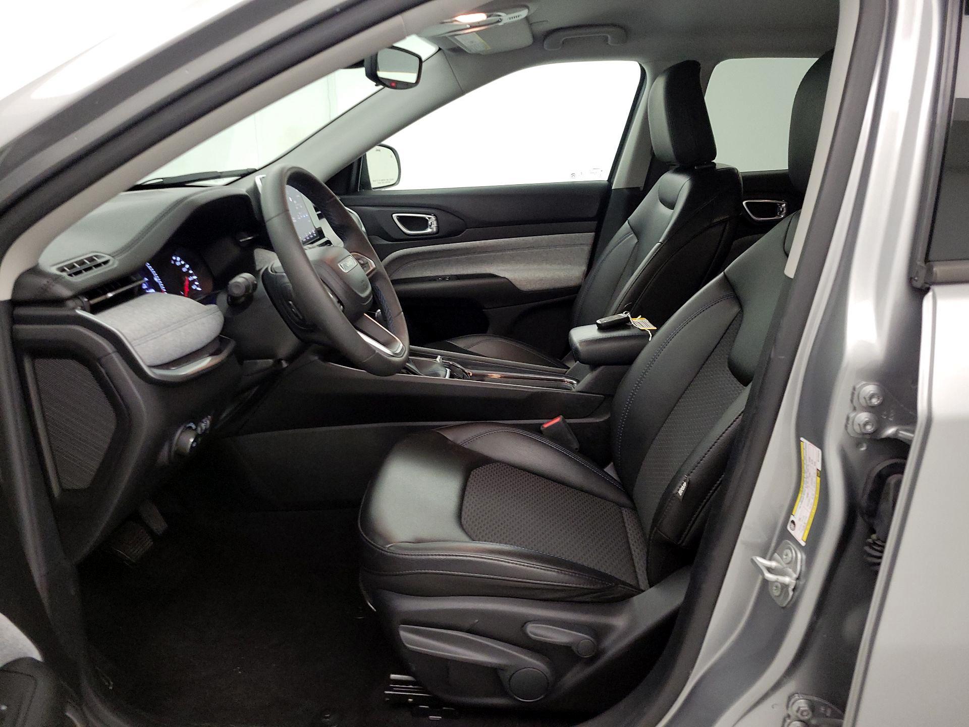 Thumbnail: 2022 Jeep Compass - 11