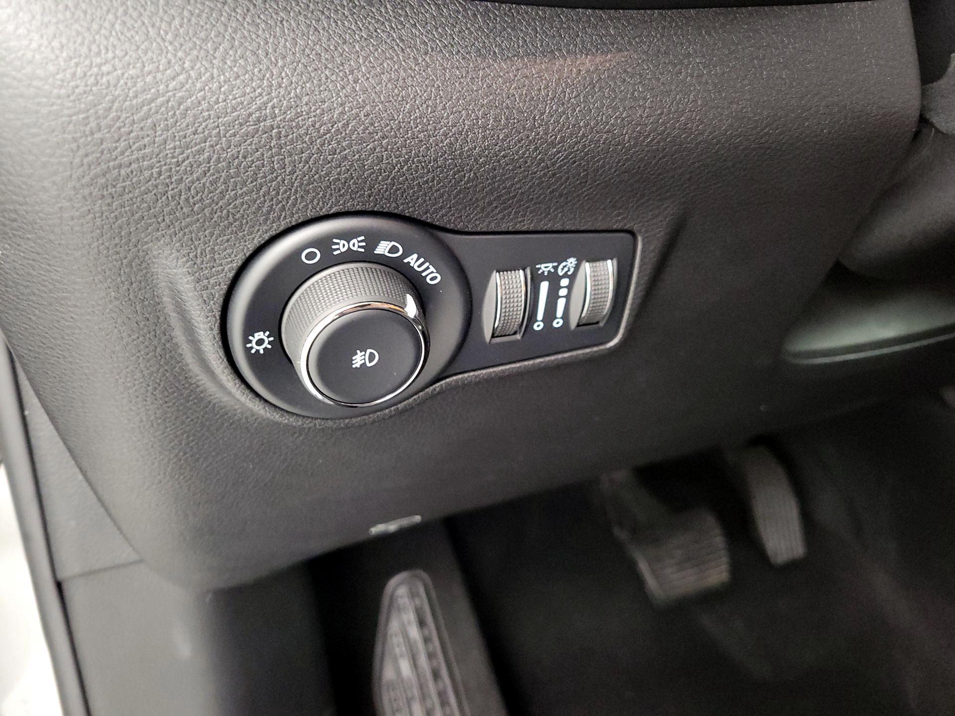 Thumbnail: 2022 Jeep Compass - 13