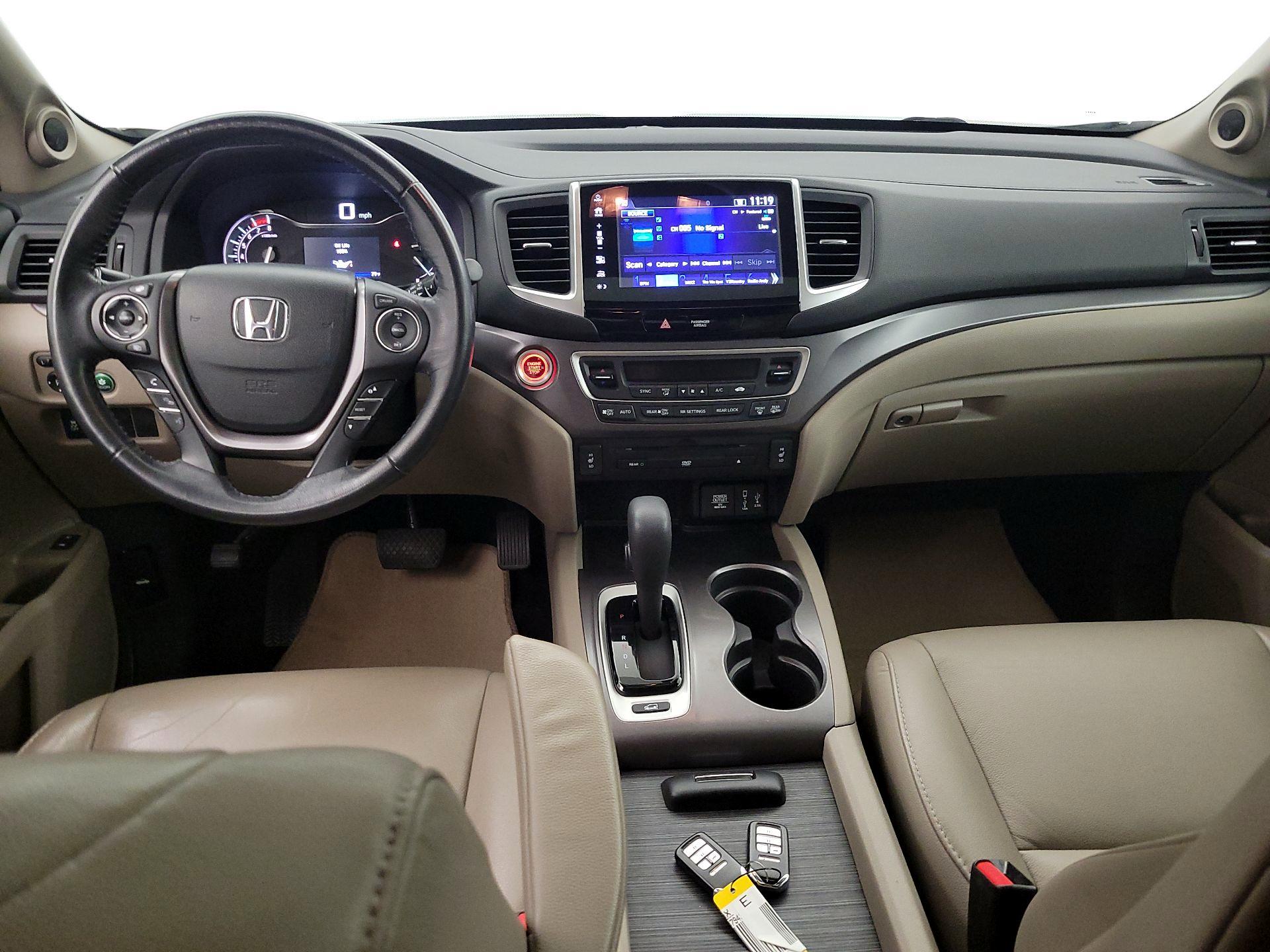 Thumbnail: 2017 Honda Pilot - 9