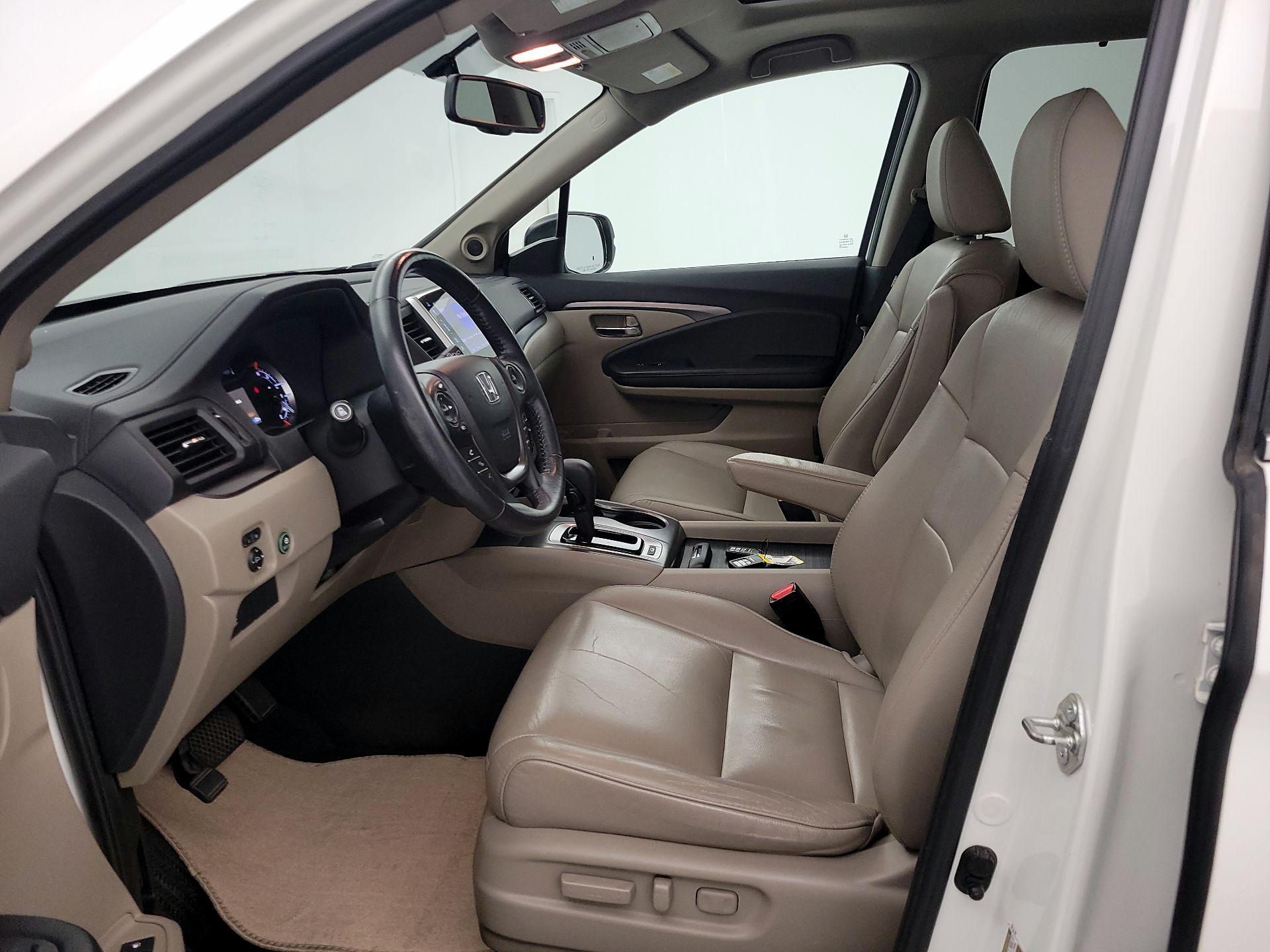 Thumbnail: 2017 Honda Pilot - 11