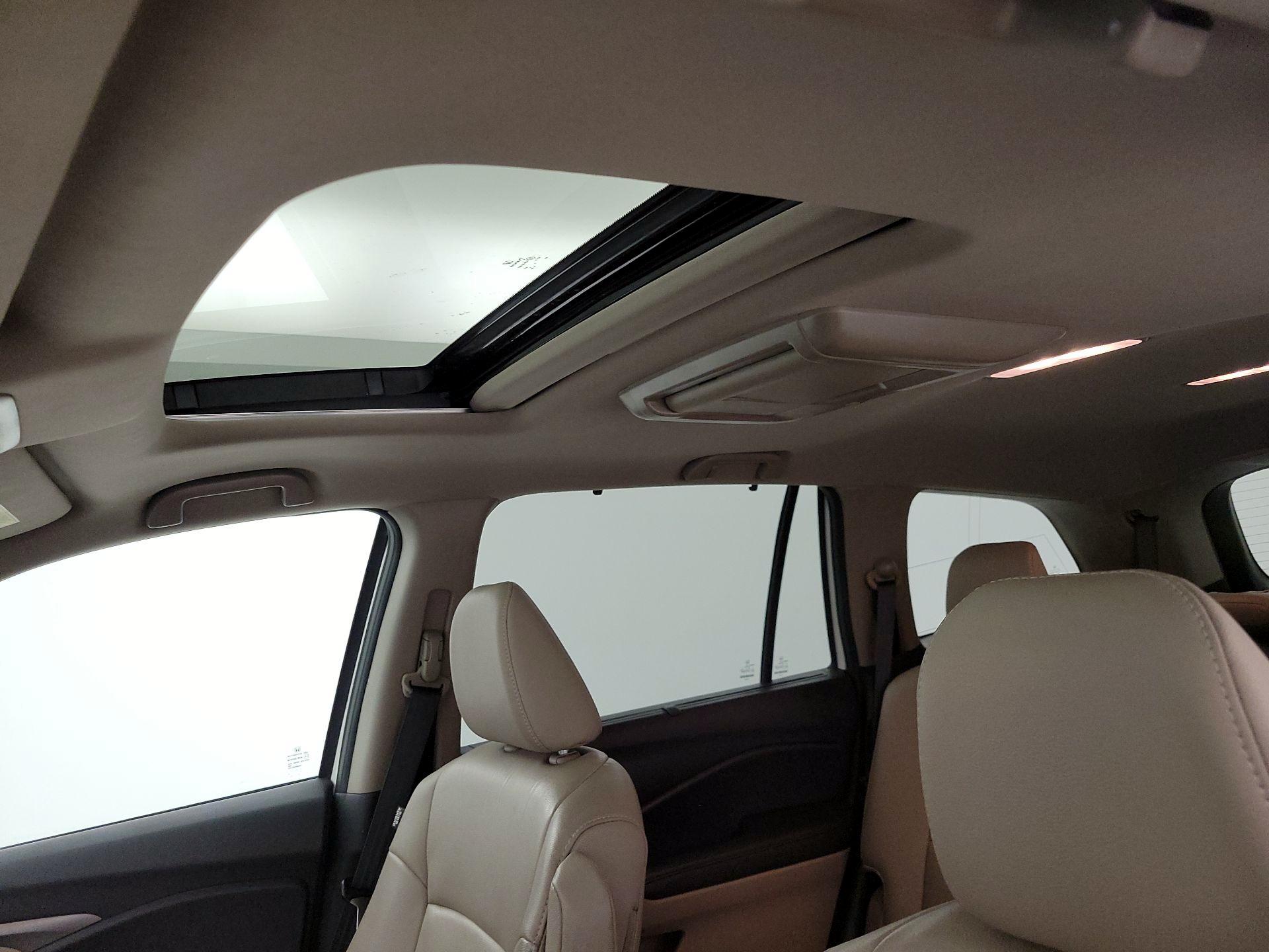 Thumbnail: 2017 Honda Pilot - 19