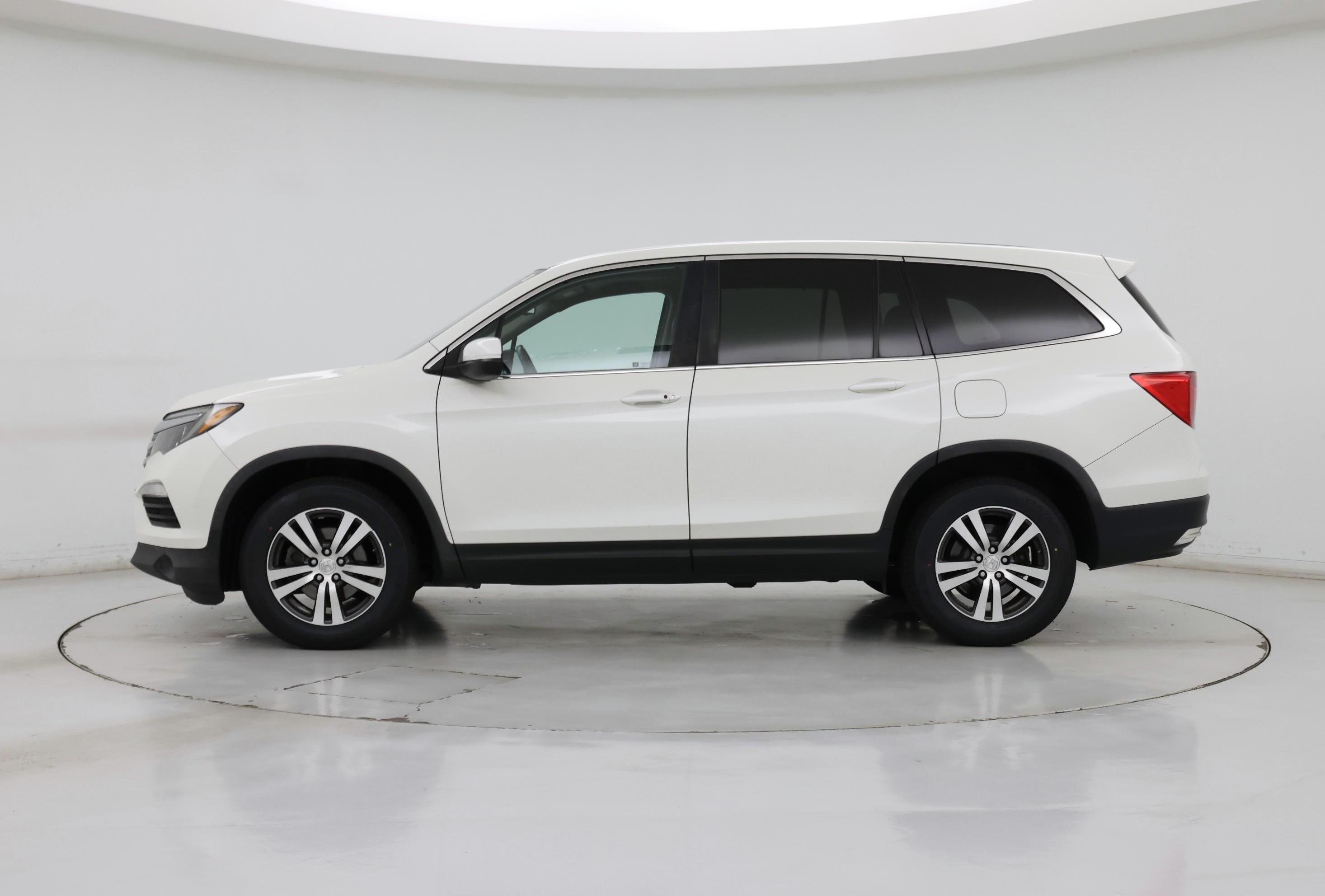 Thumbnail: 2017 Honda Pilot - 3