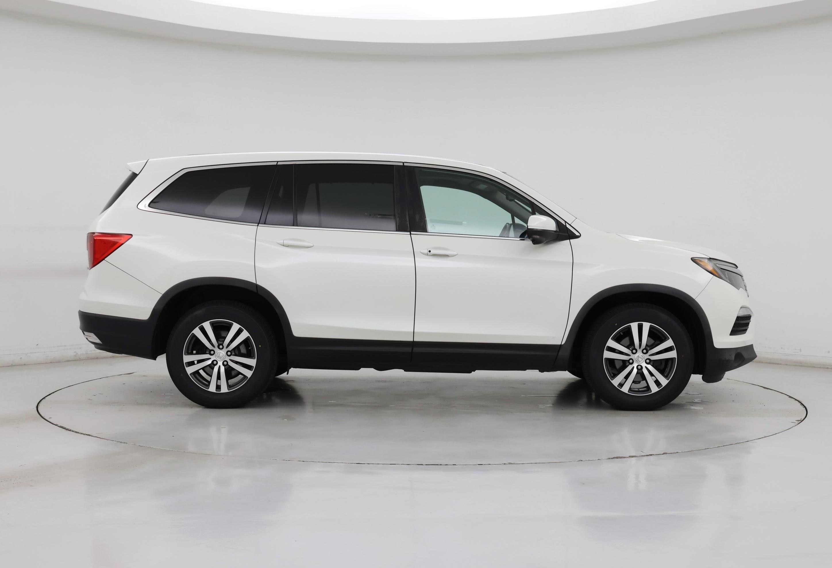 Thumbnail: 2017 Honda Pilot - 7