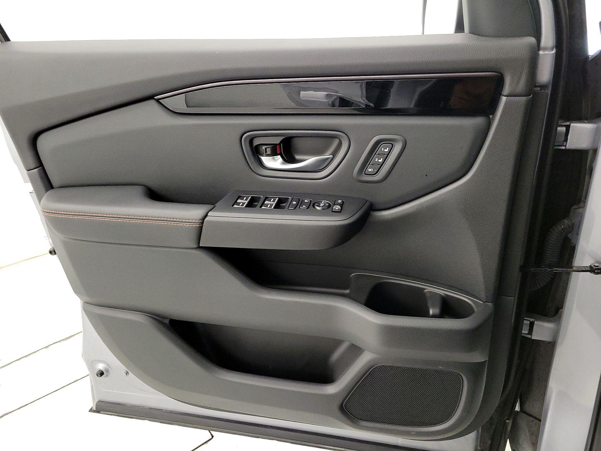 Thumbnail: 2023 Honda Pilot - 12