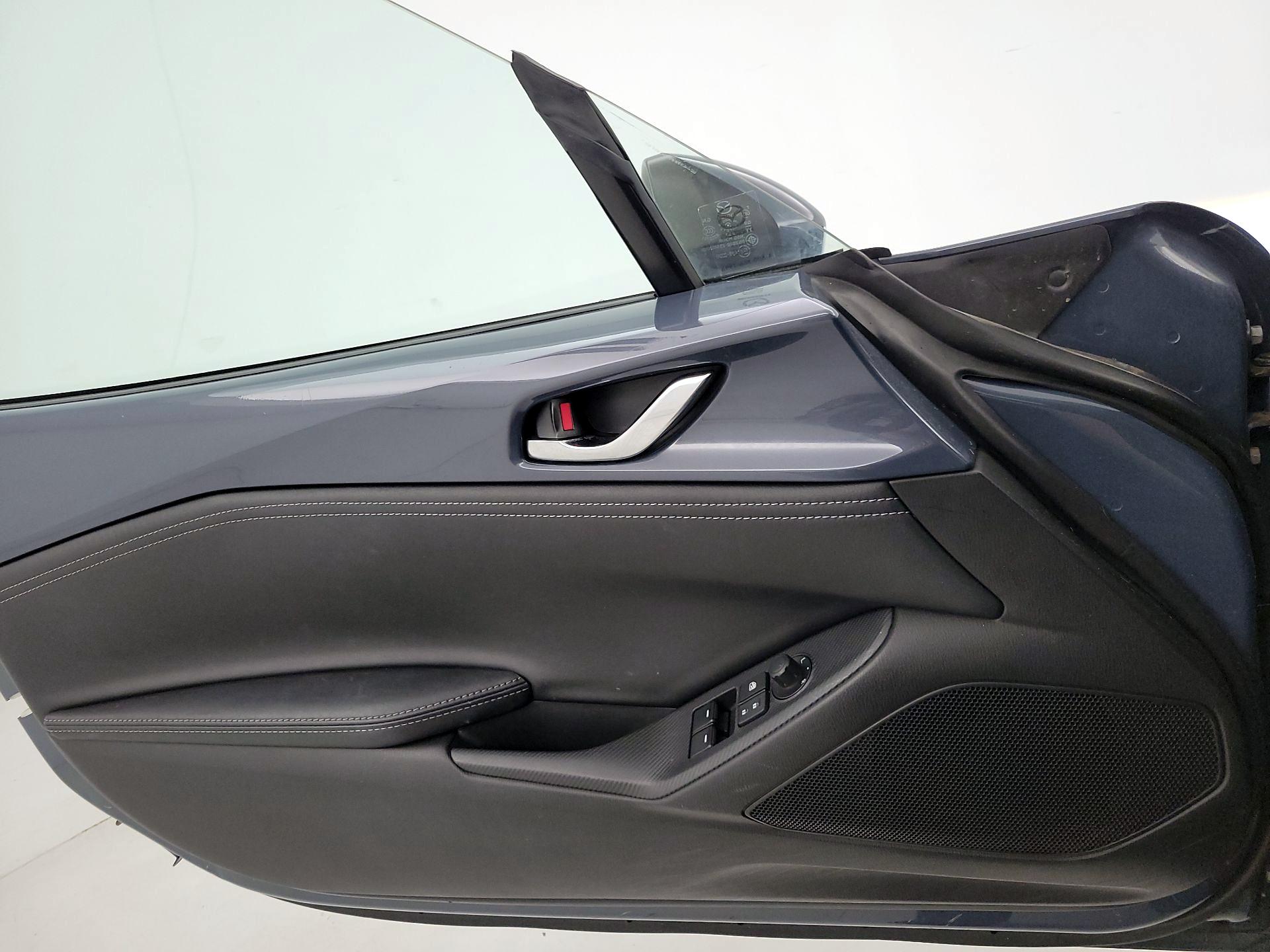 Thumbnail: 2021 Mazda MX-5 Miata - 12