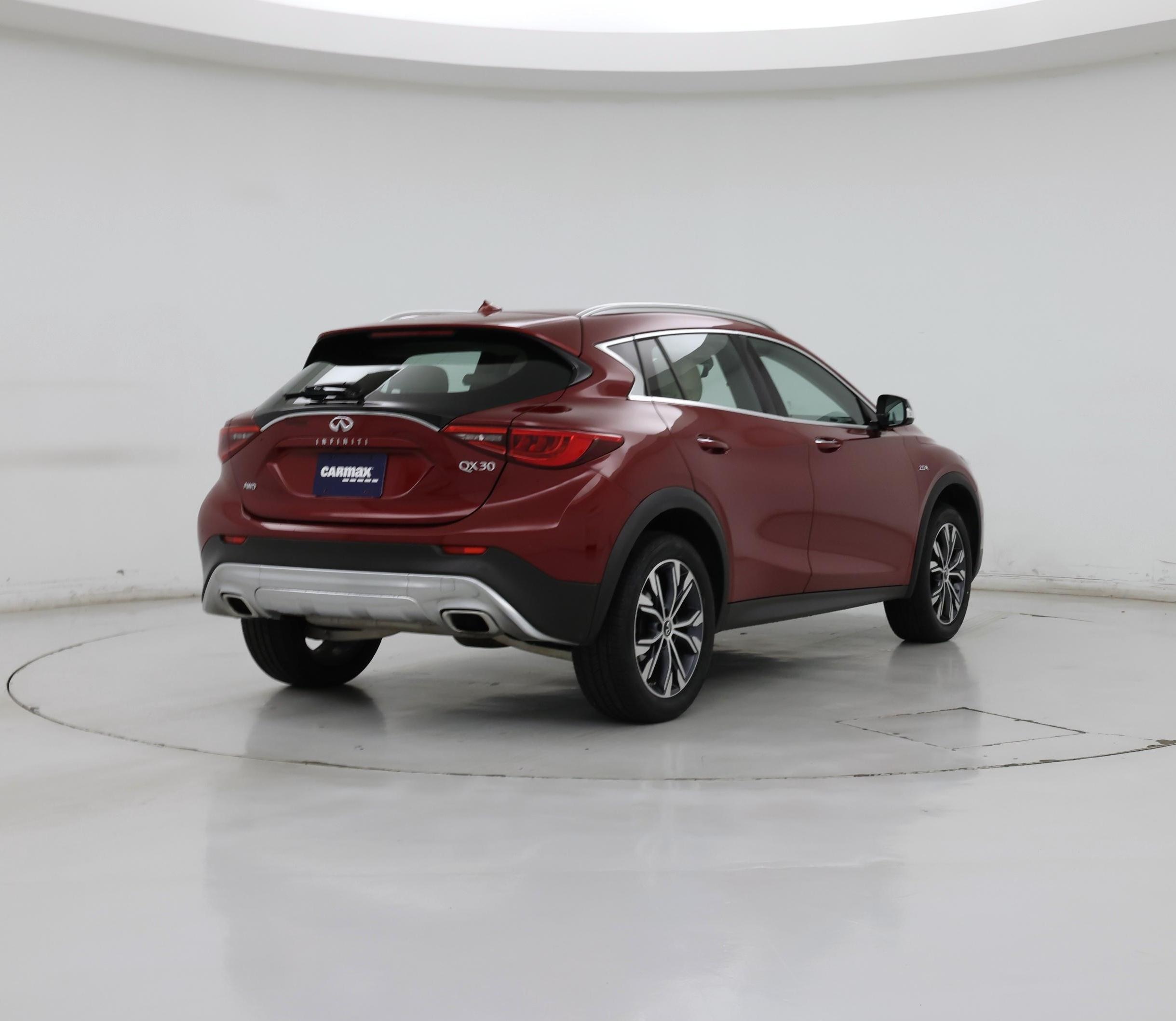 Thumbnail: 2017 INFINITI QX30 - 8