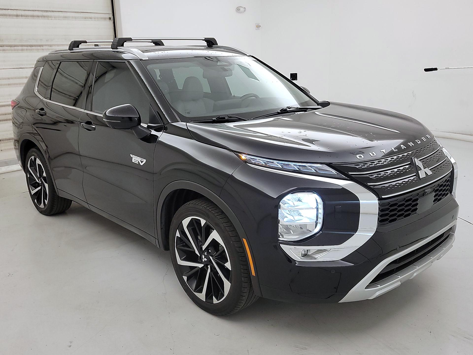 Thumbnail: 2023 Mitsubishi Outlander - 1