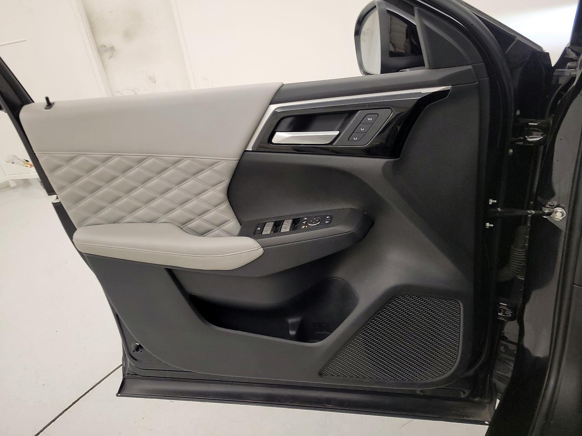 Thumbnail: 2023 Mitsubishi Outlander - 10