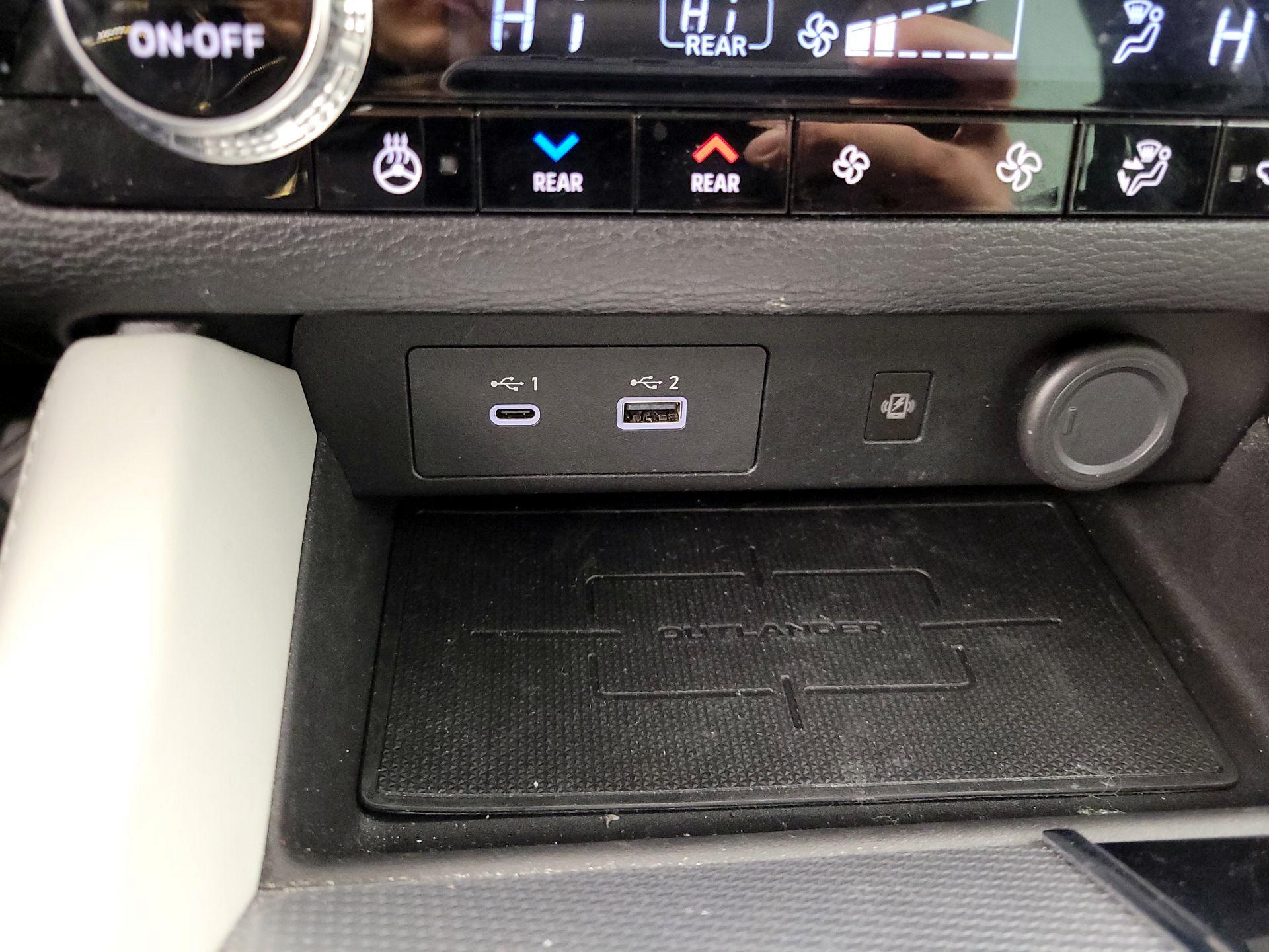 Thumbnail: 2023 Mitsubishi Outlander - 17