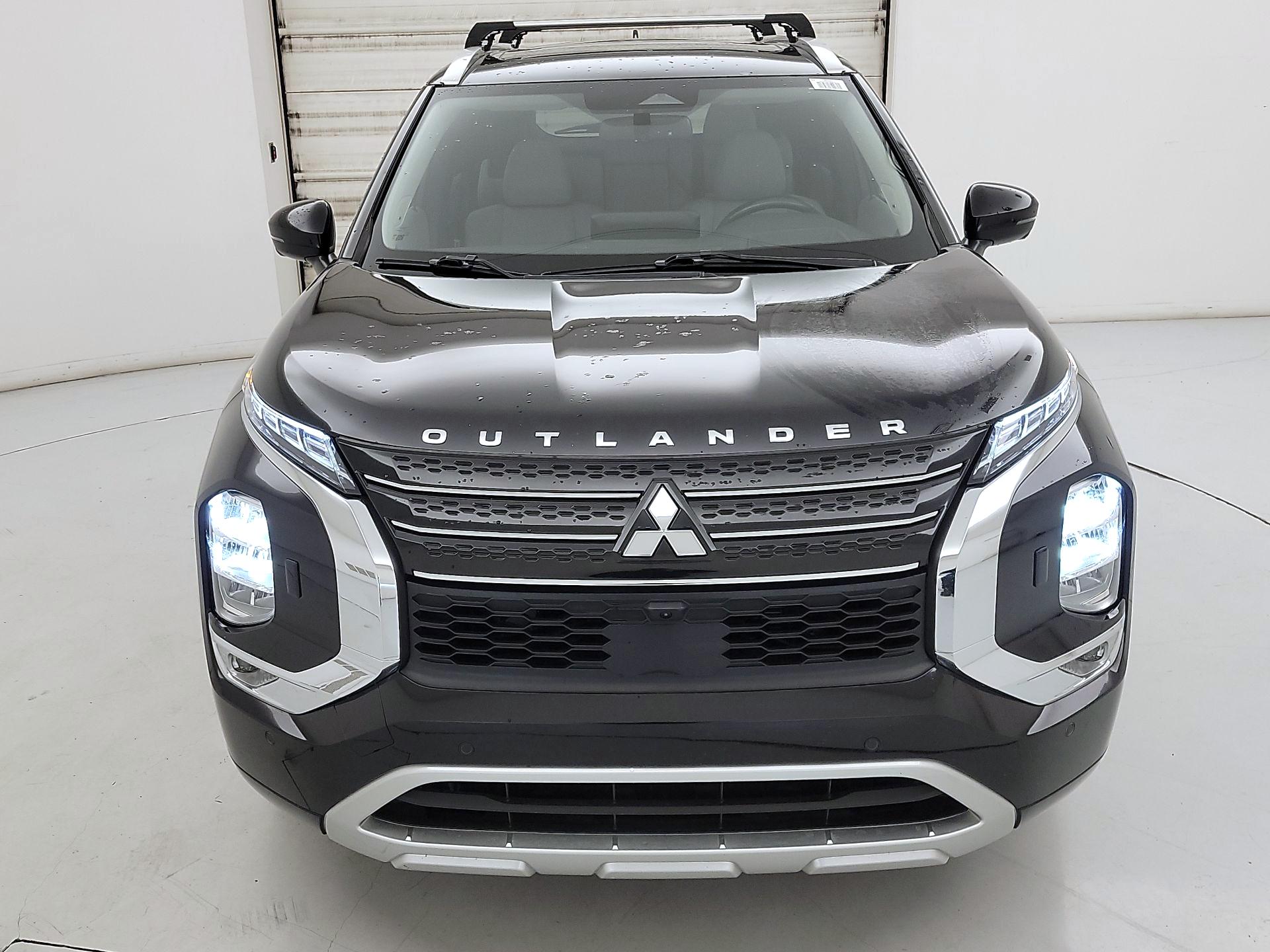 Thumbnail: 2023 Mitsubishi Outlander - 2