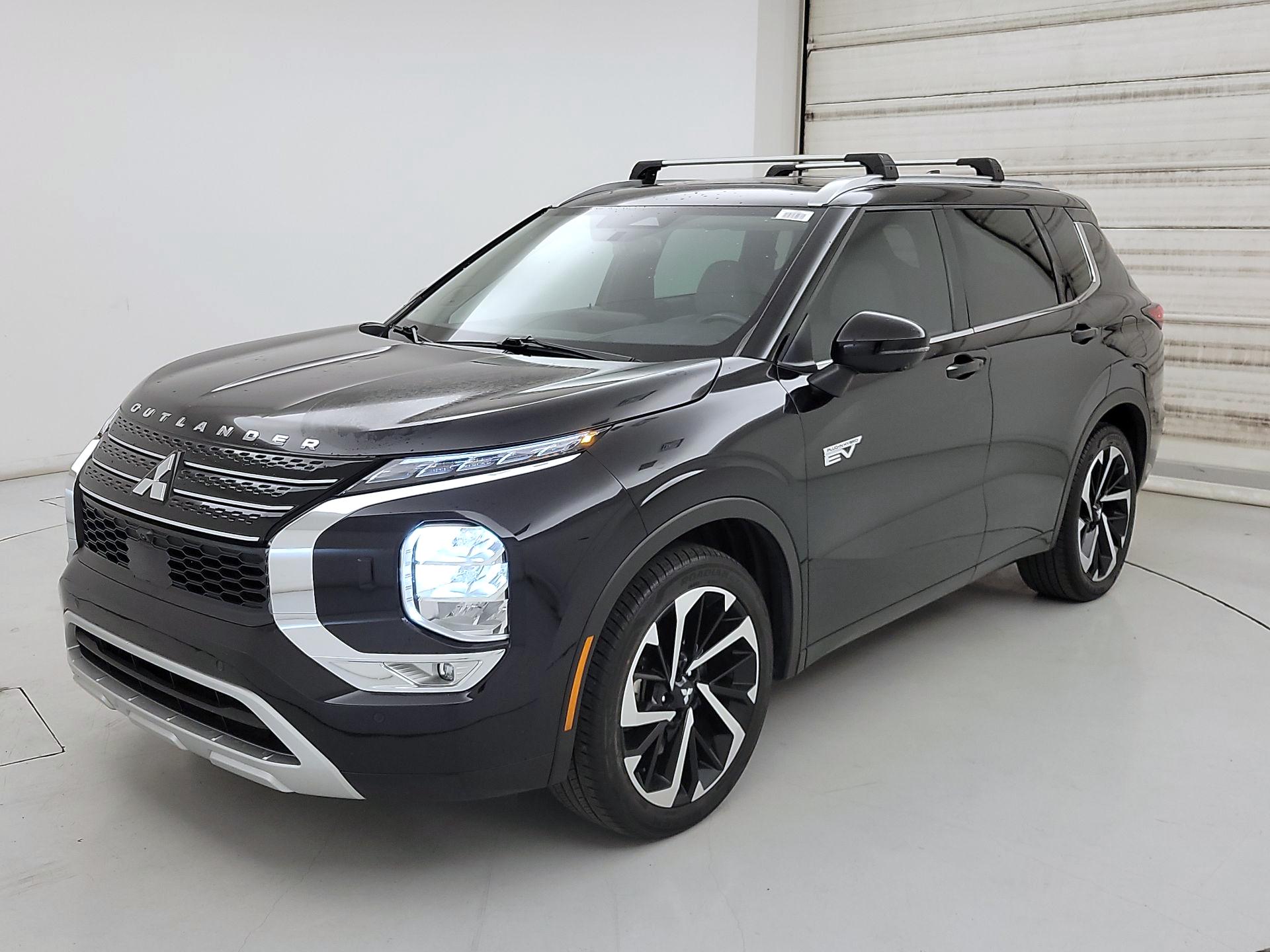 Thumbnail: 2023 Mitsubishi Outlander - 3