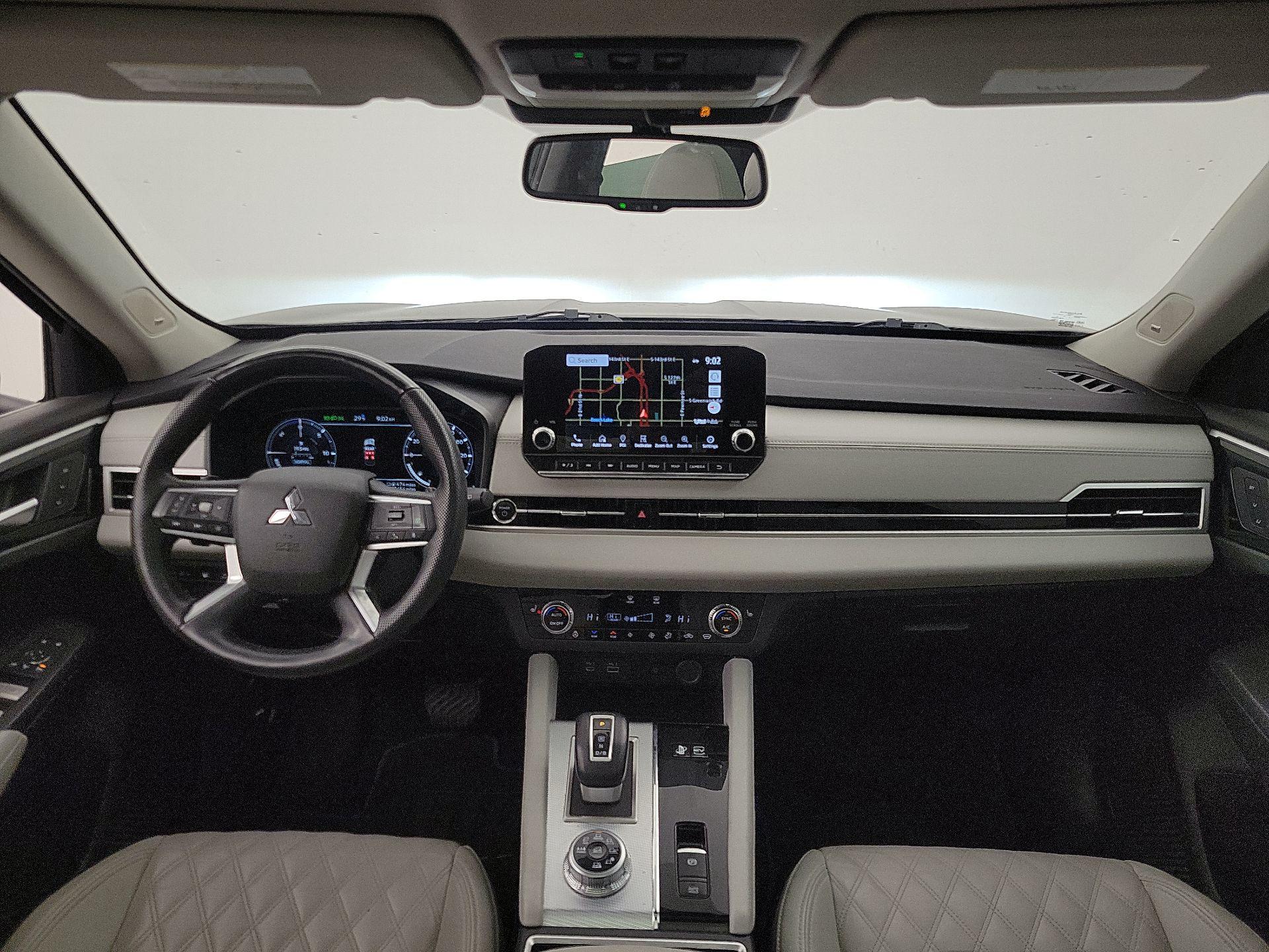 Thumbnail: 2023 Mitsubishi Outlander - 8